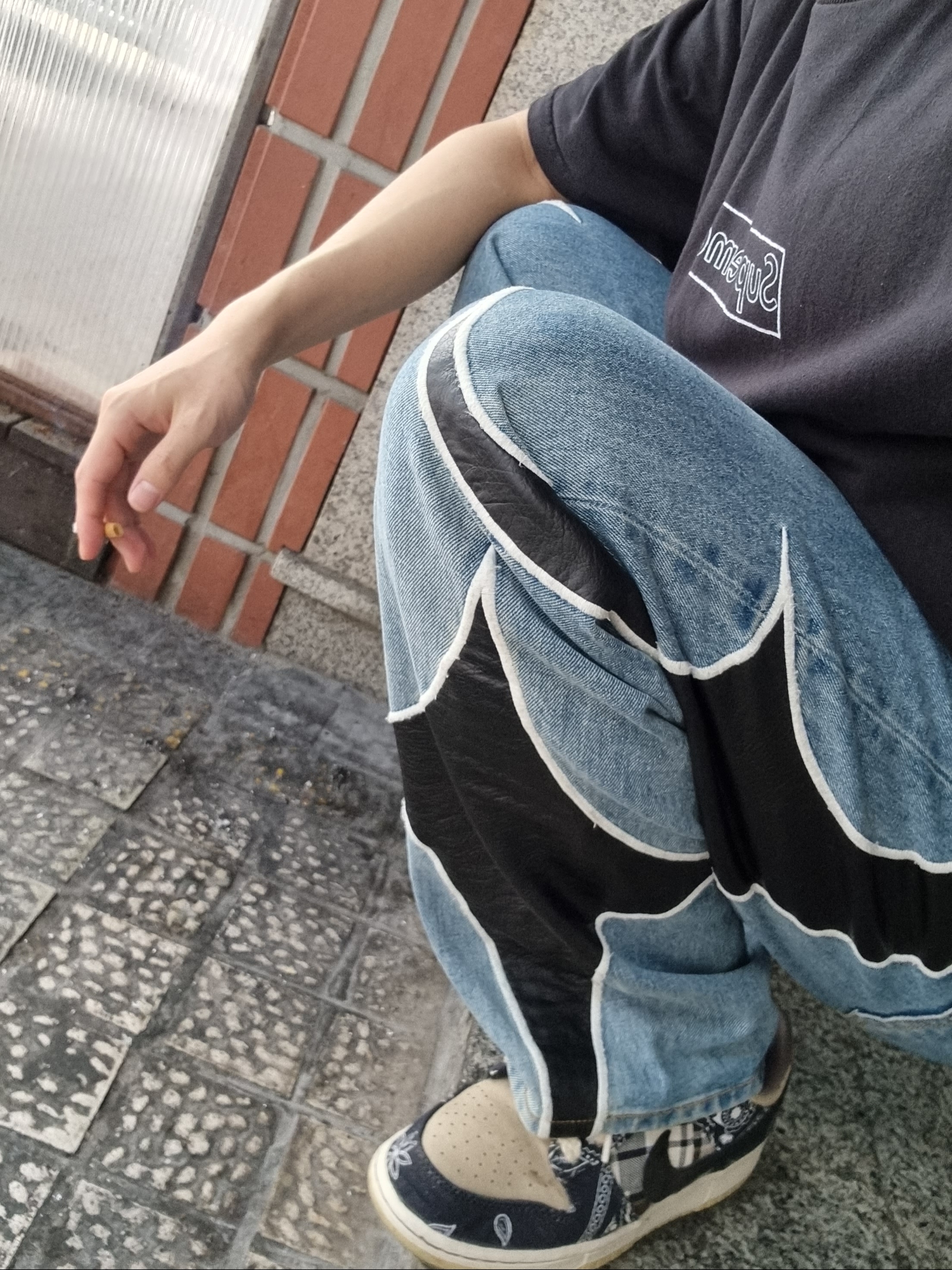 Nike x Travis Scott SB Dunk Low, Supreme x Kaws Chalk Logo T-Shirt Black - 21SS 착용 스타일