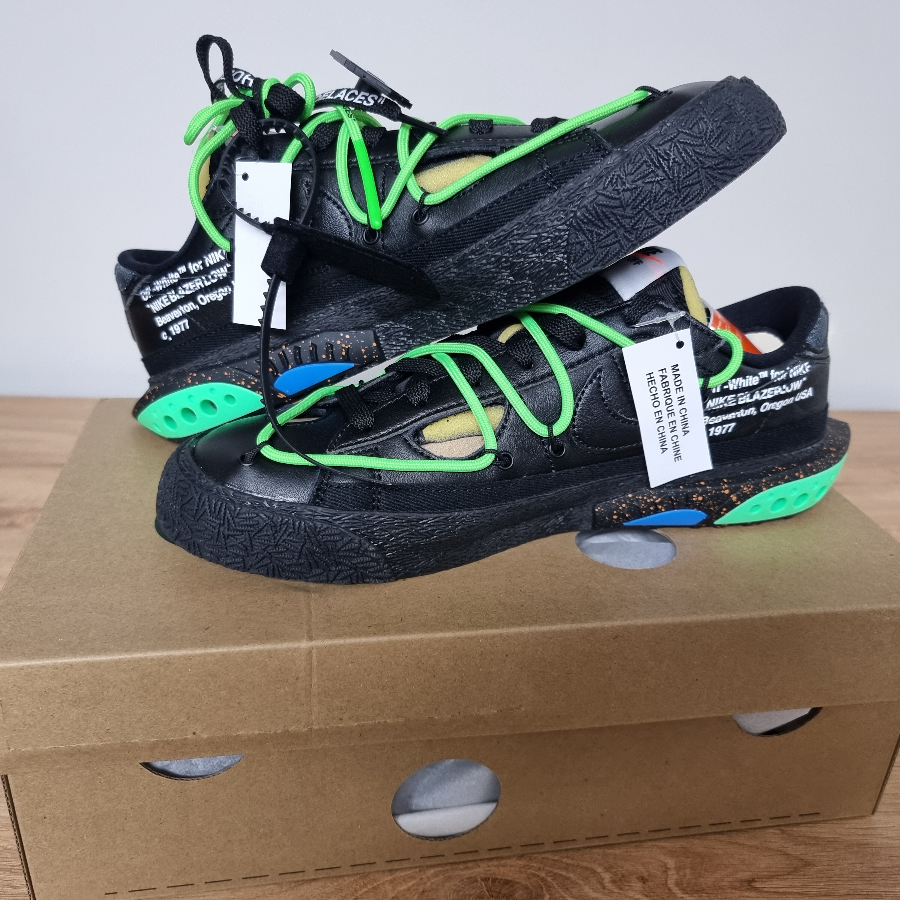 Nike x Off-White Blazer Low '77 Black and Electro Green 착용 스타일