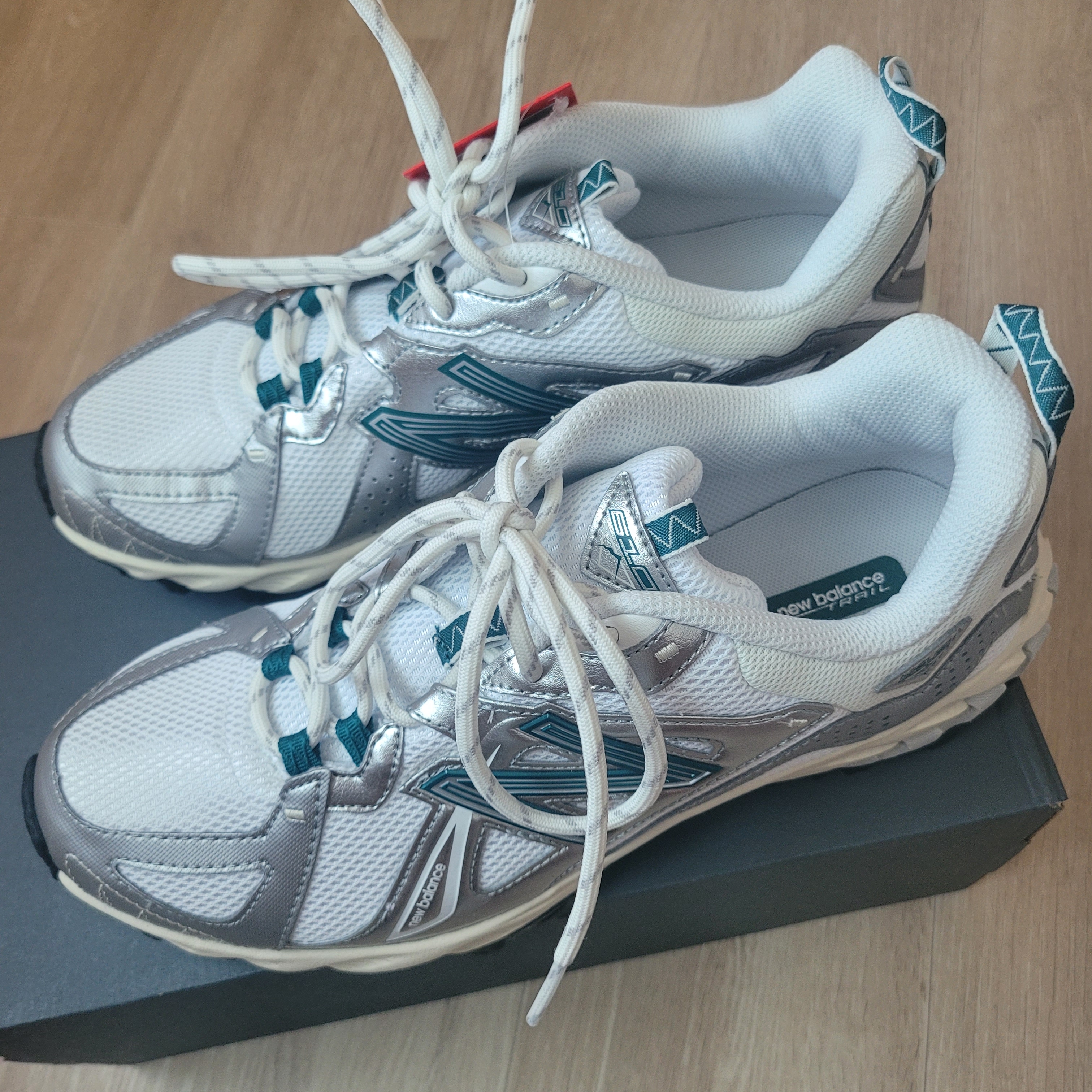 New Balance ML610T Metallic Silver - D Standard 착용 스타일 - 1