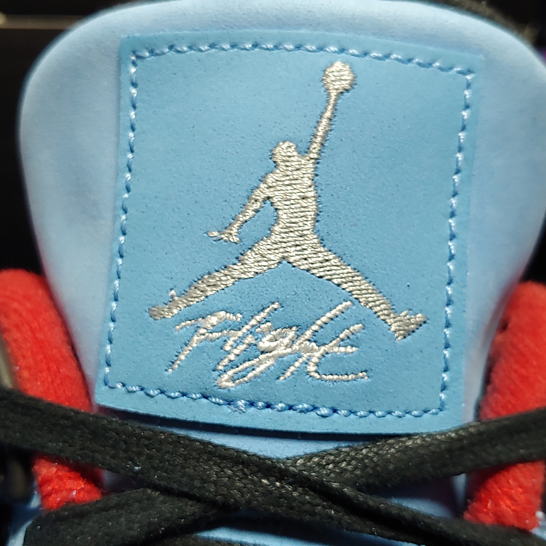 Jordan 4 x Travis Scott Retro Cactus Jack 착용 스타일 - 3