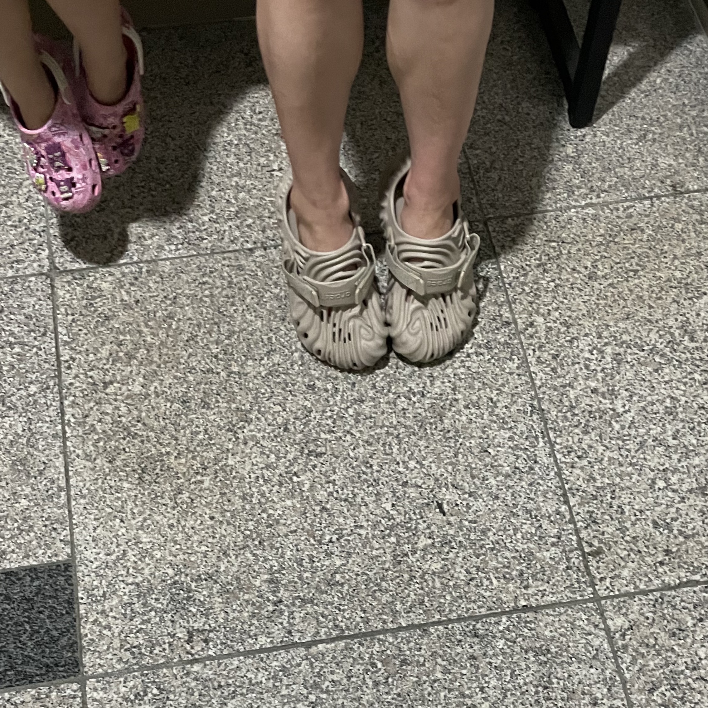 Crocs x Salehe Bembury Pollex Clog Horchata 착용 스타일