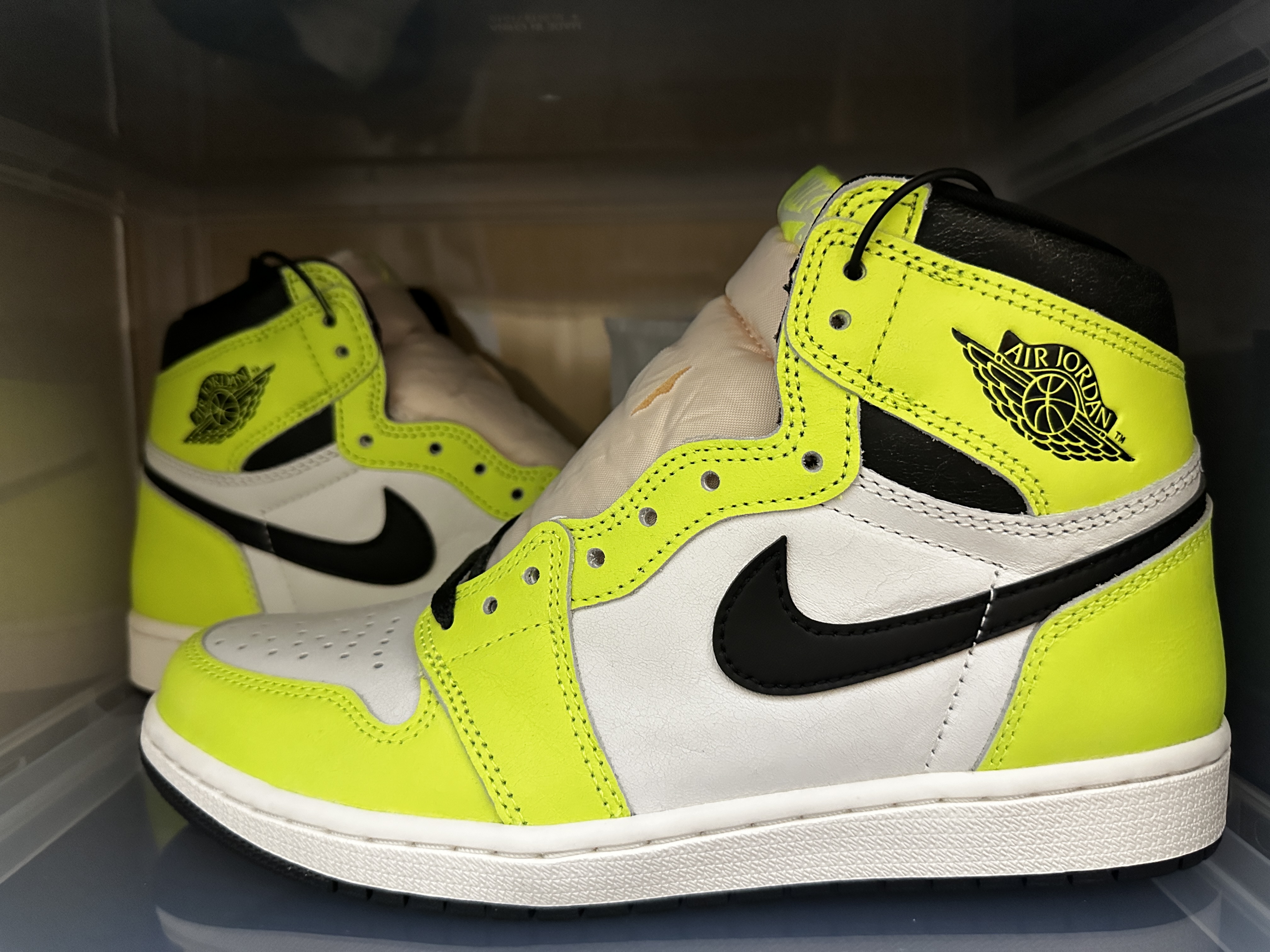 Jordan 1 Retro High OG Volt 착용 스타일