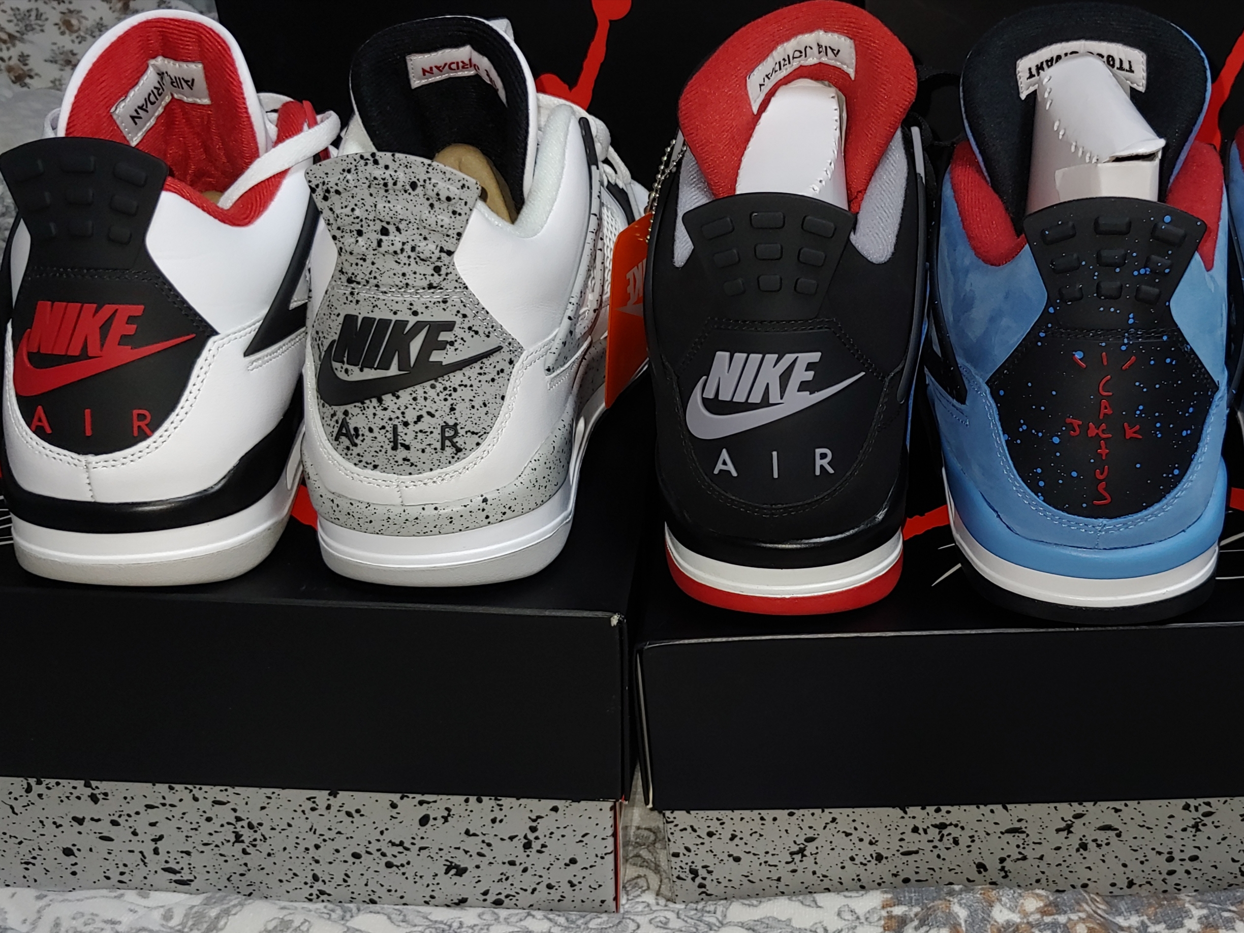 Jordan 4 Retro OG Fire Red 2020, Jordan 4 Retro OG White Cement 2016 착용 스타일