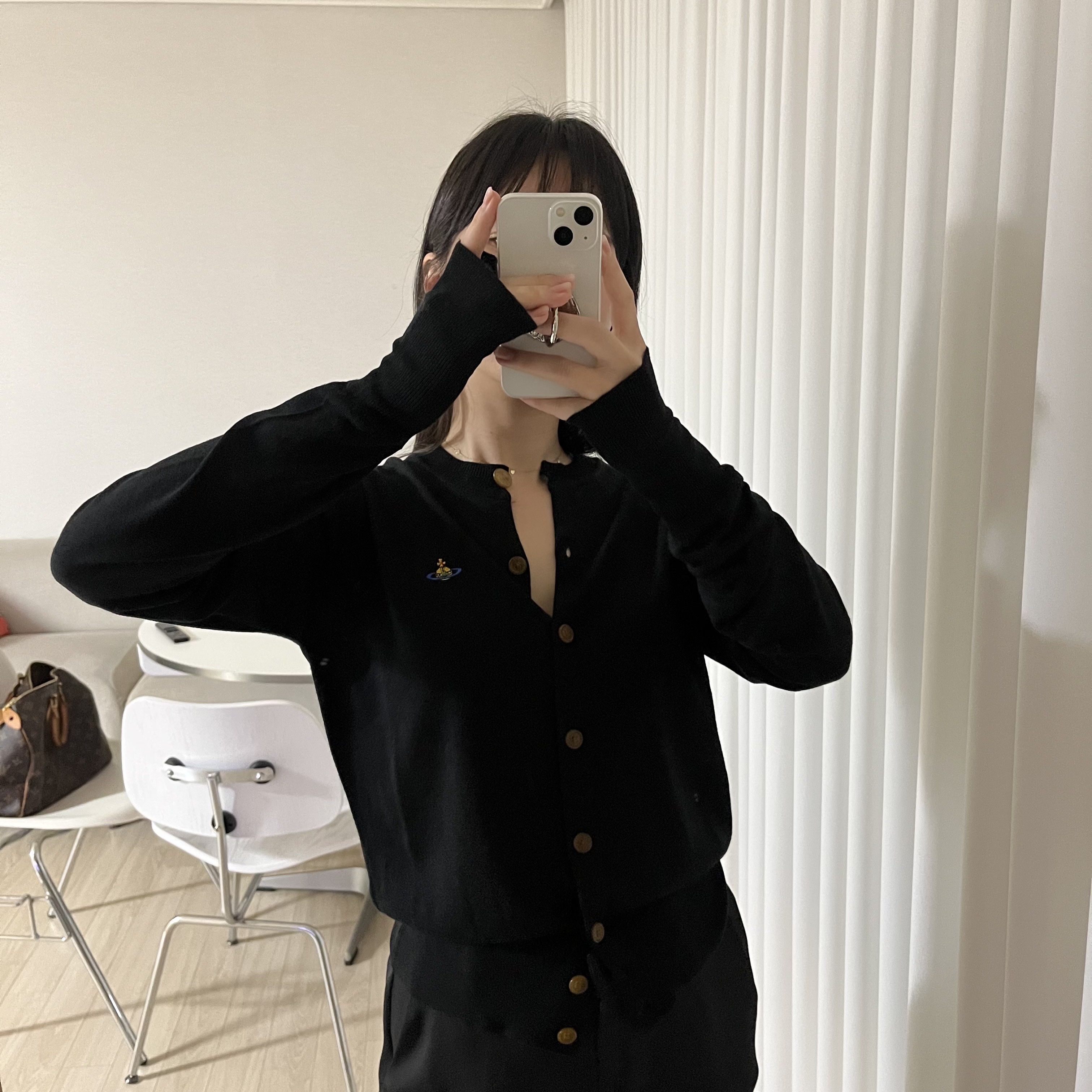 (W) Vivienne Westwood Bea Cardigan Black 착용 스타일 - 1