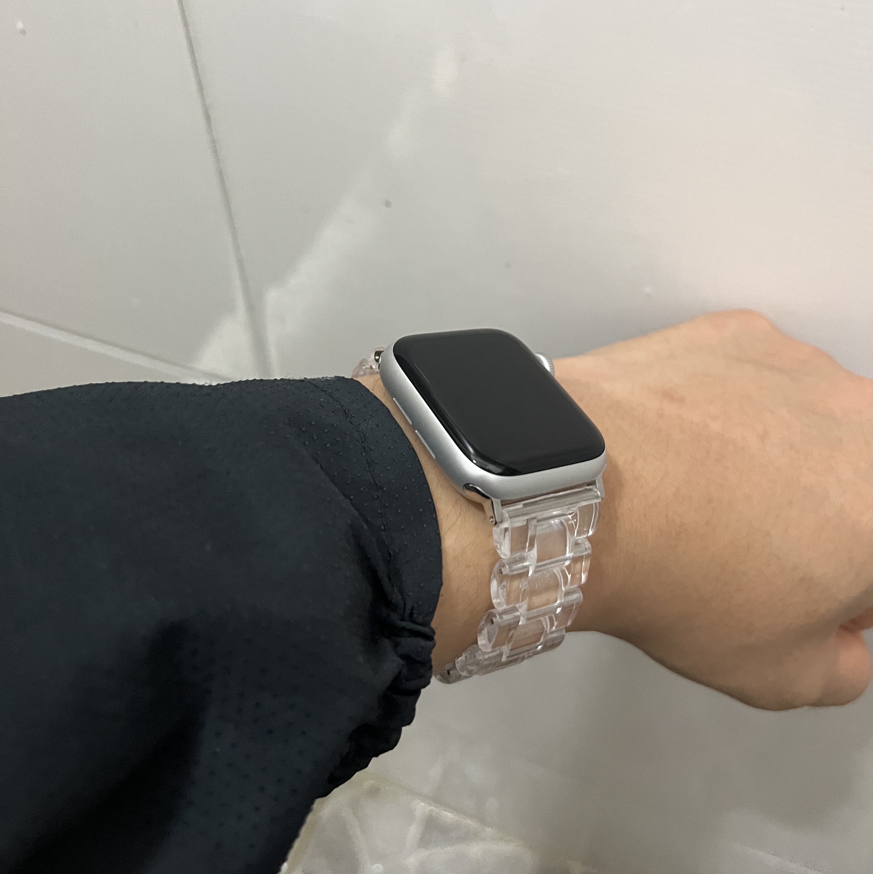 Apple Watch SE 40mm GPS Silver Aluminum Case with Sport Band White (Korean Ver.) 착용 스타일