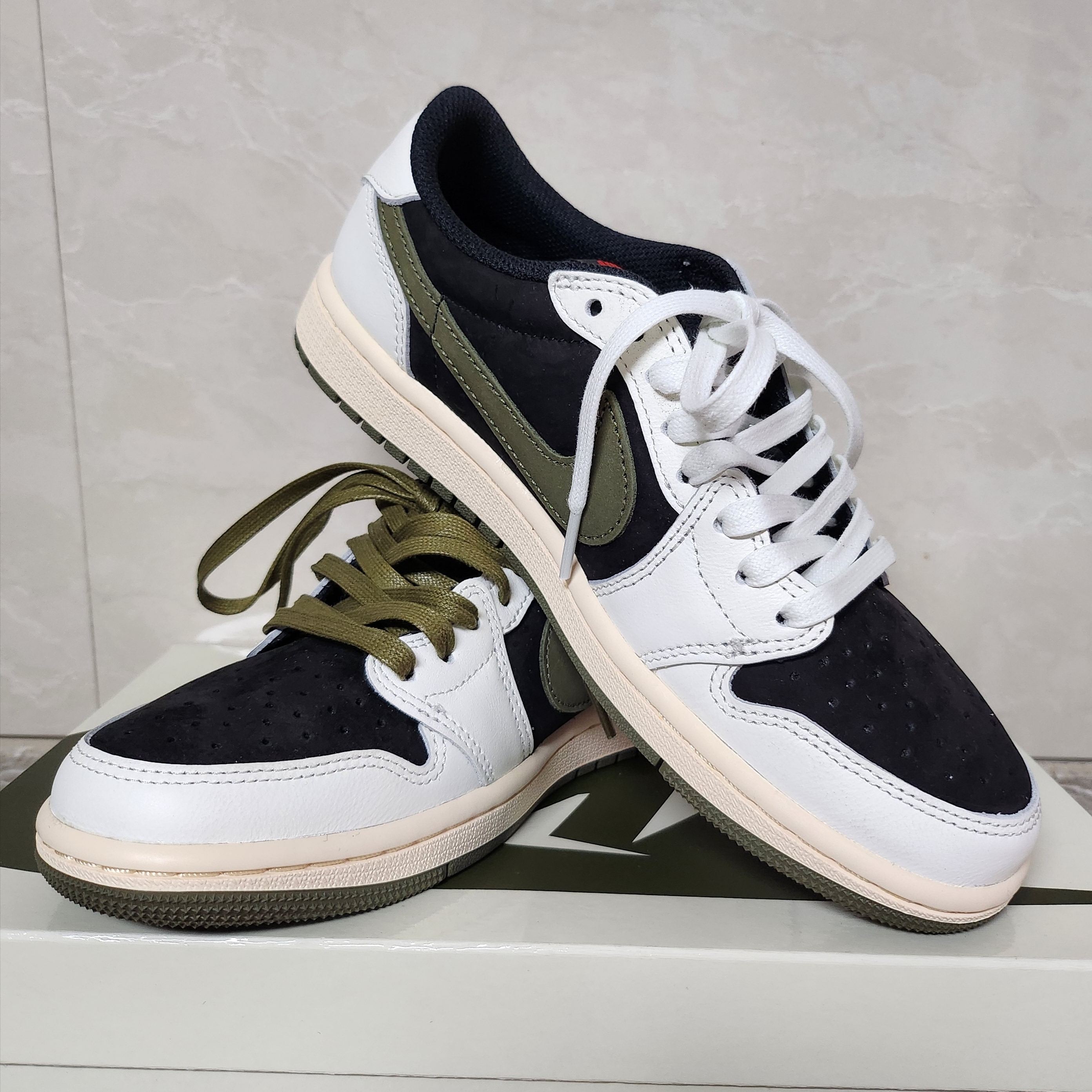 (W) Jordan 1 x Travis Scott Retro Low OG SP Medium Olive 착용 스타일