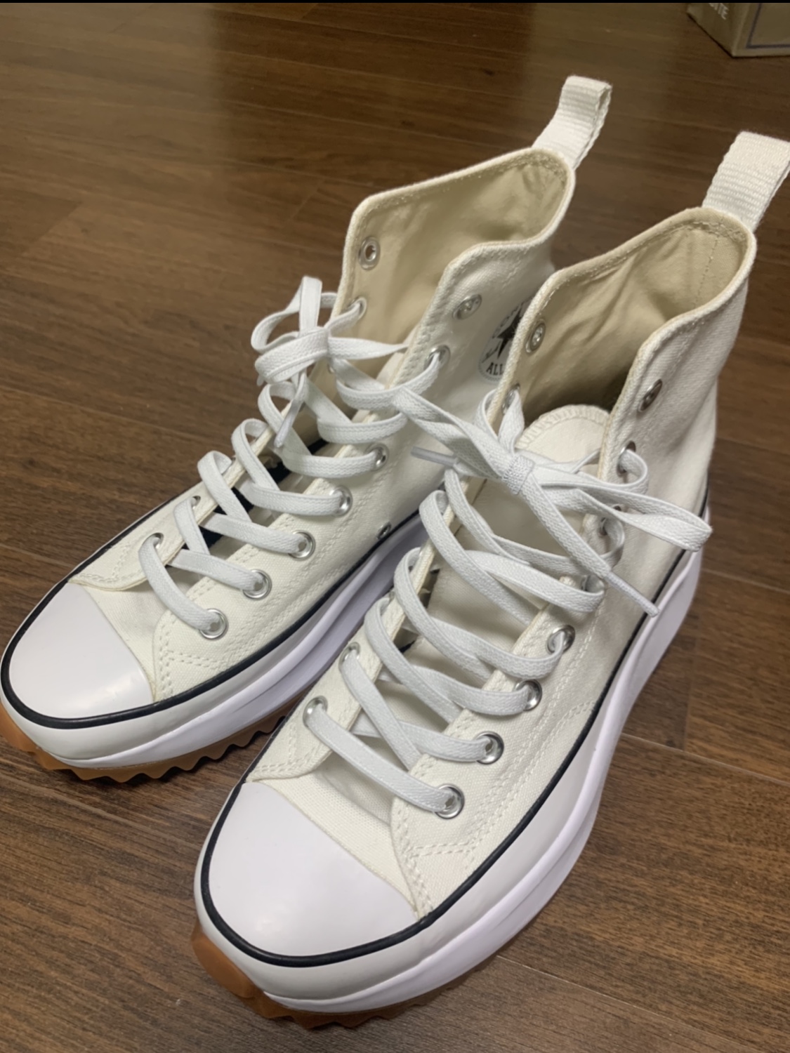 Converse Run Star Hike Hi White Black Gum 착용 스타일