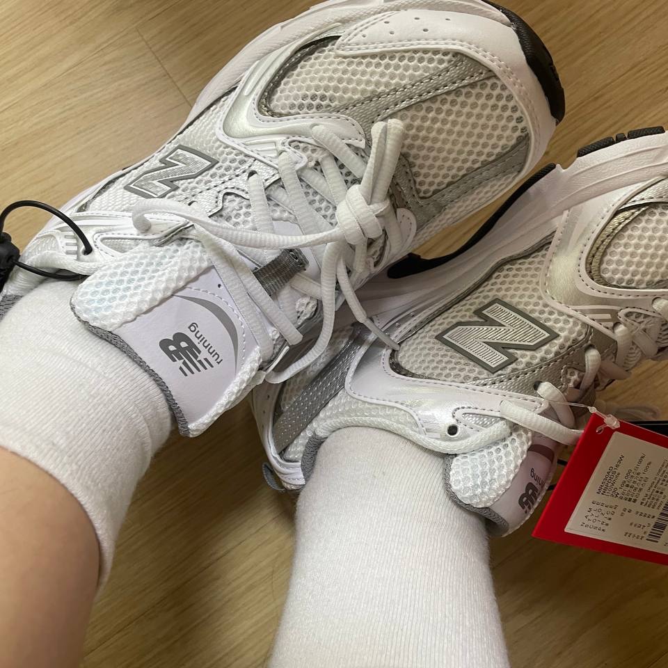 New Balance 530 White Silver 착용 스타일