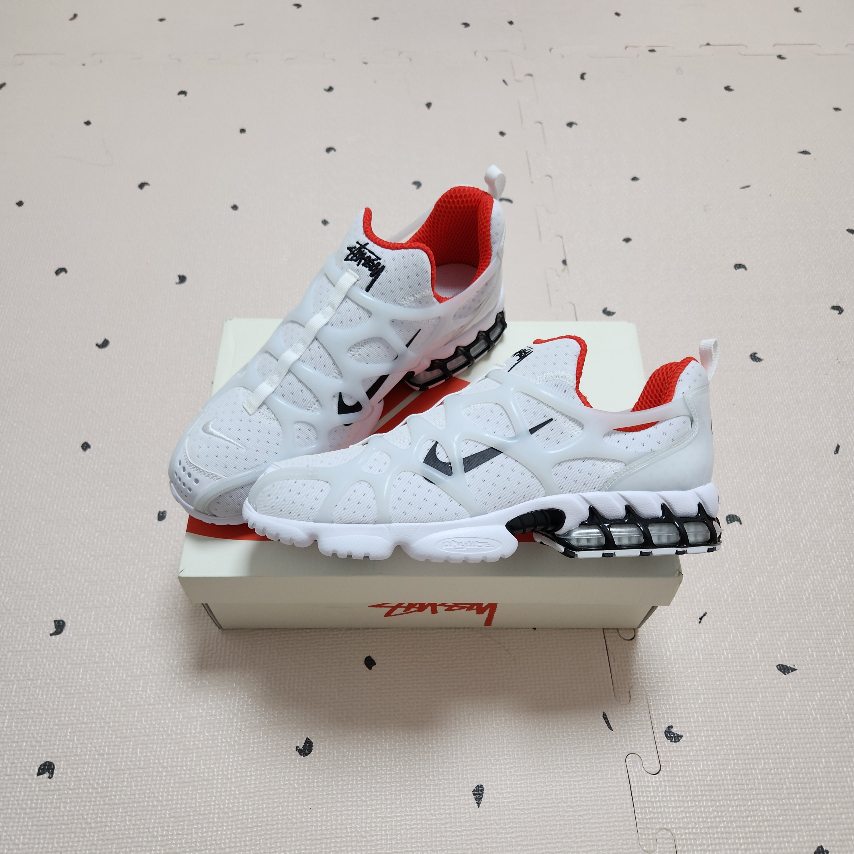 Nike x Stussy Air Zoom Spiridon Kukini White 착용 스타일 - 3