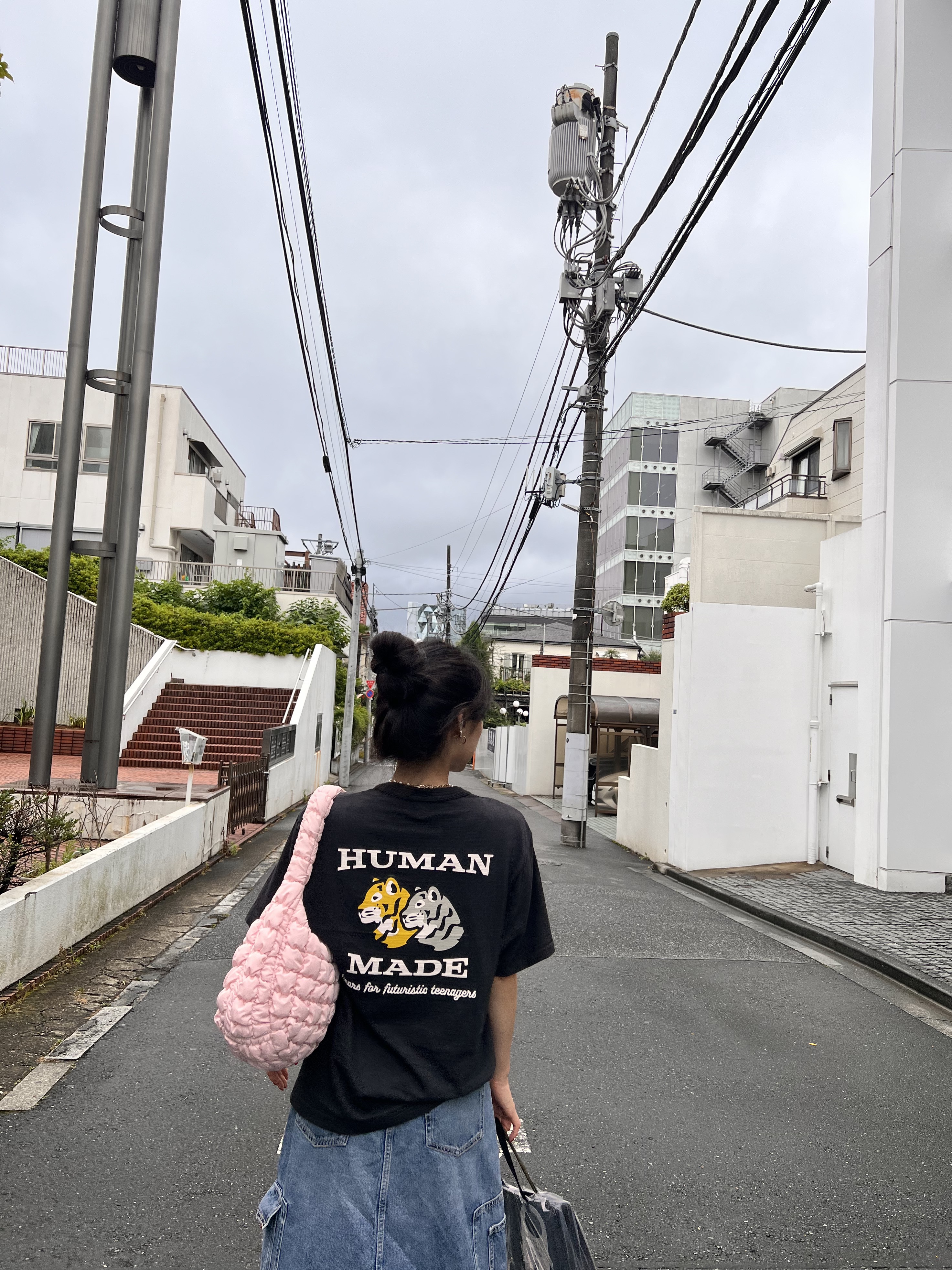 Human Made Pocket T-Shirt Black, COS Quilted Mini Bag Pink 착용 스타일 - 2