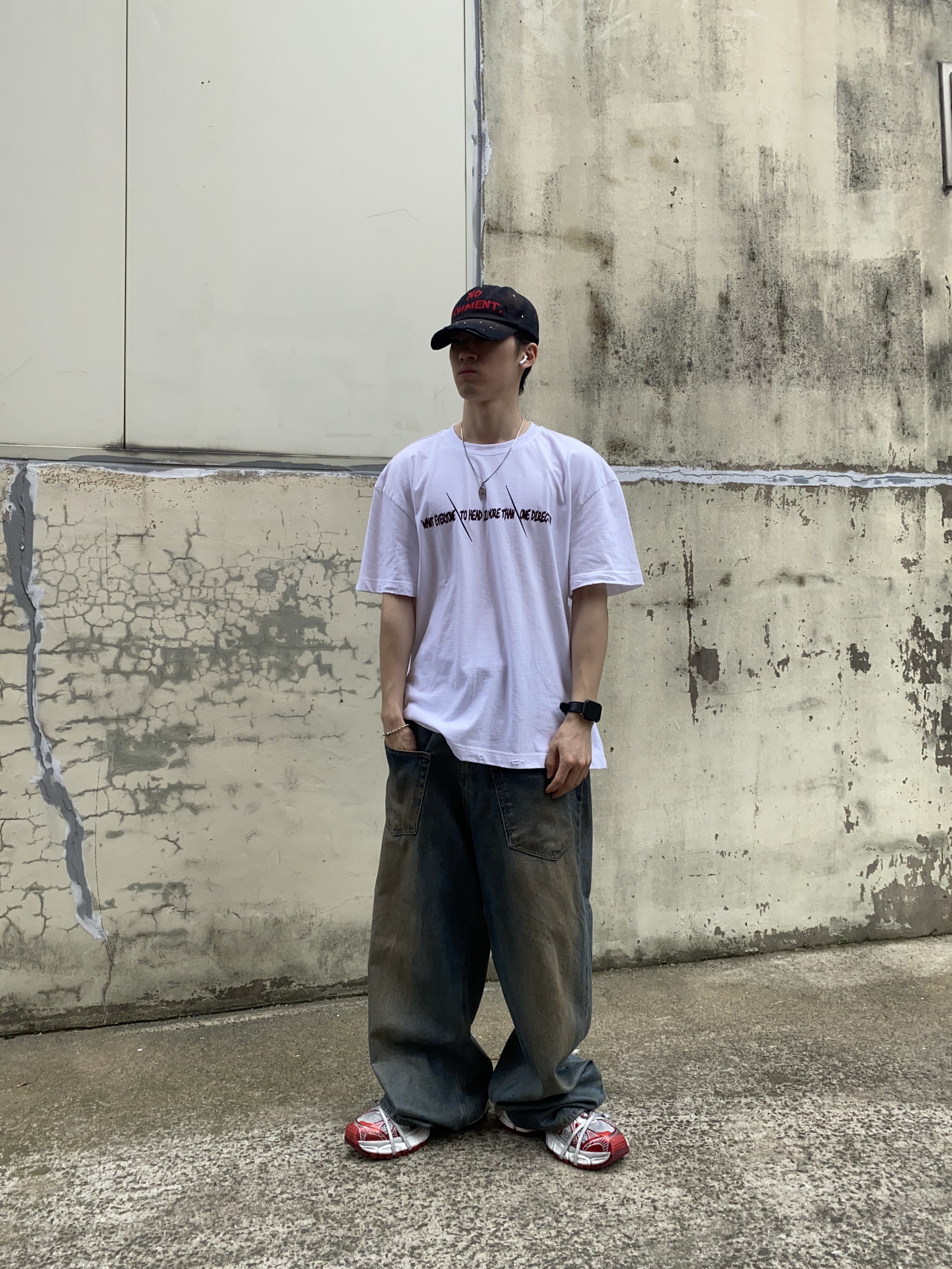 Balenciaga 3XL Sneakers White Red, Project G/R Coated Backward Denim Pants Blue 착용 스타일