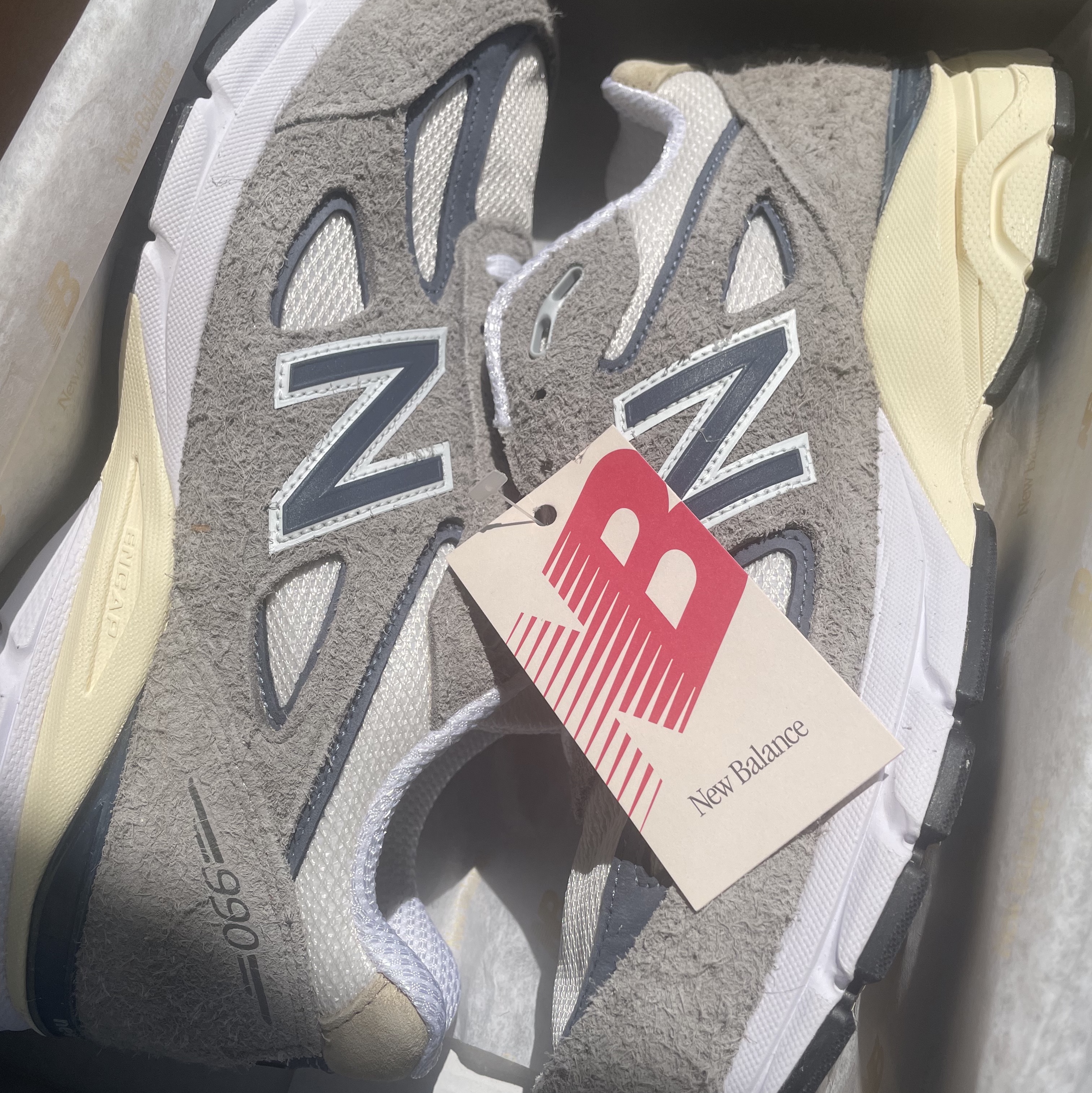 New Balance 990v4 Made in USA Gray Suede 착용 스타일