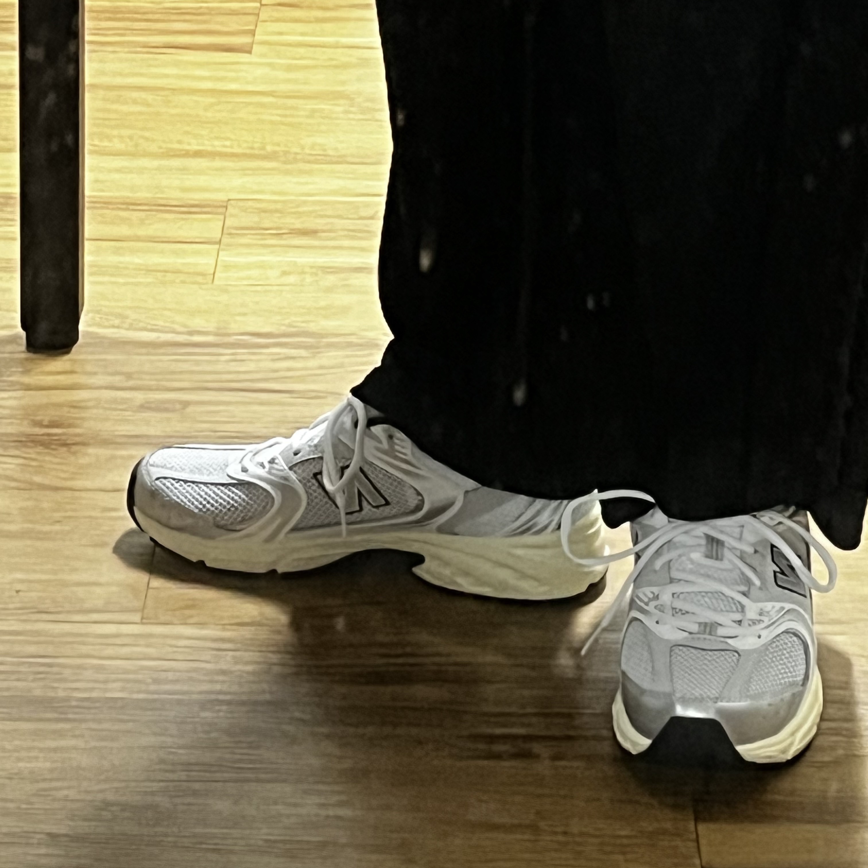 New Balance 530 Silver Cream 착용 스타일 - 2
