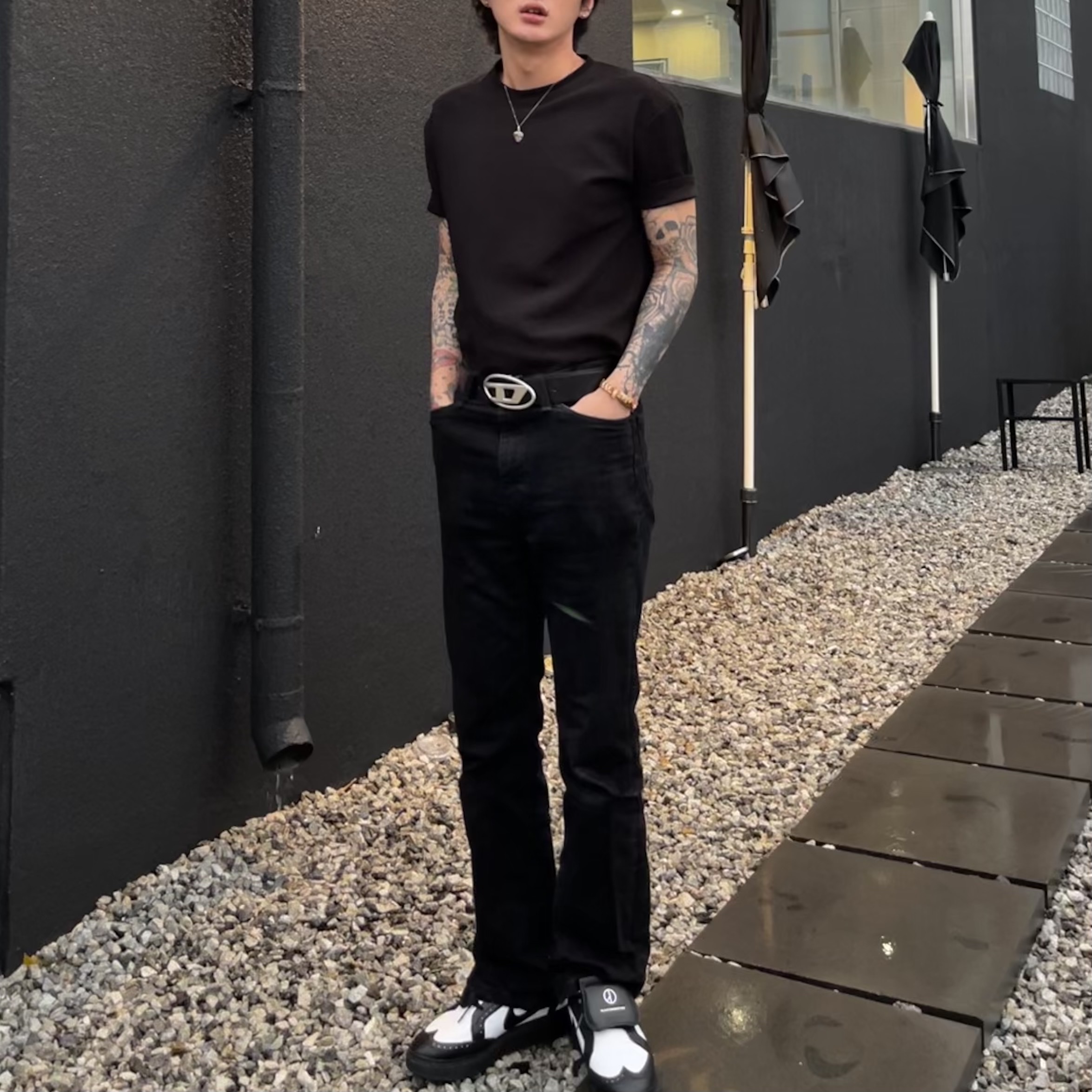 Diesel B-1DR Leather Belt with D Buckle Black, Nike x Peaceminusone Kwondo1 Black and White 착용 스타일