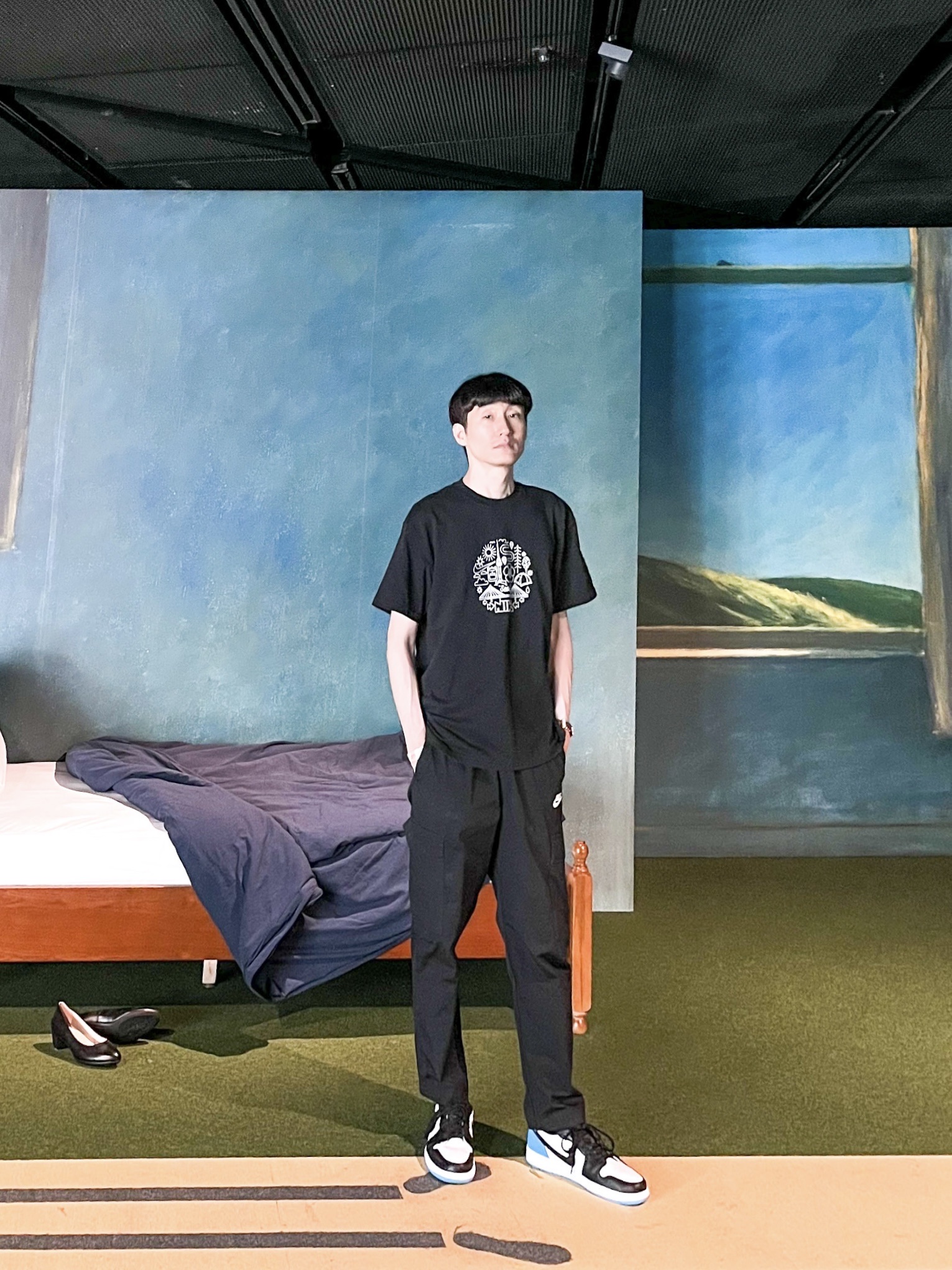Jordan 1 Retro Low OG Black and Dark Powder Blue, Nike Club Woven Cargo Pants Black - Asia 착용 스타일