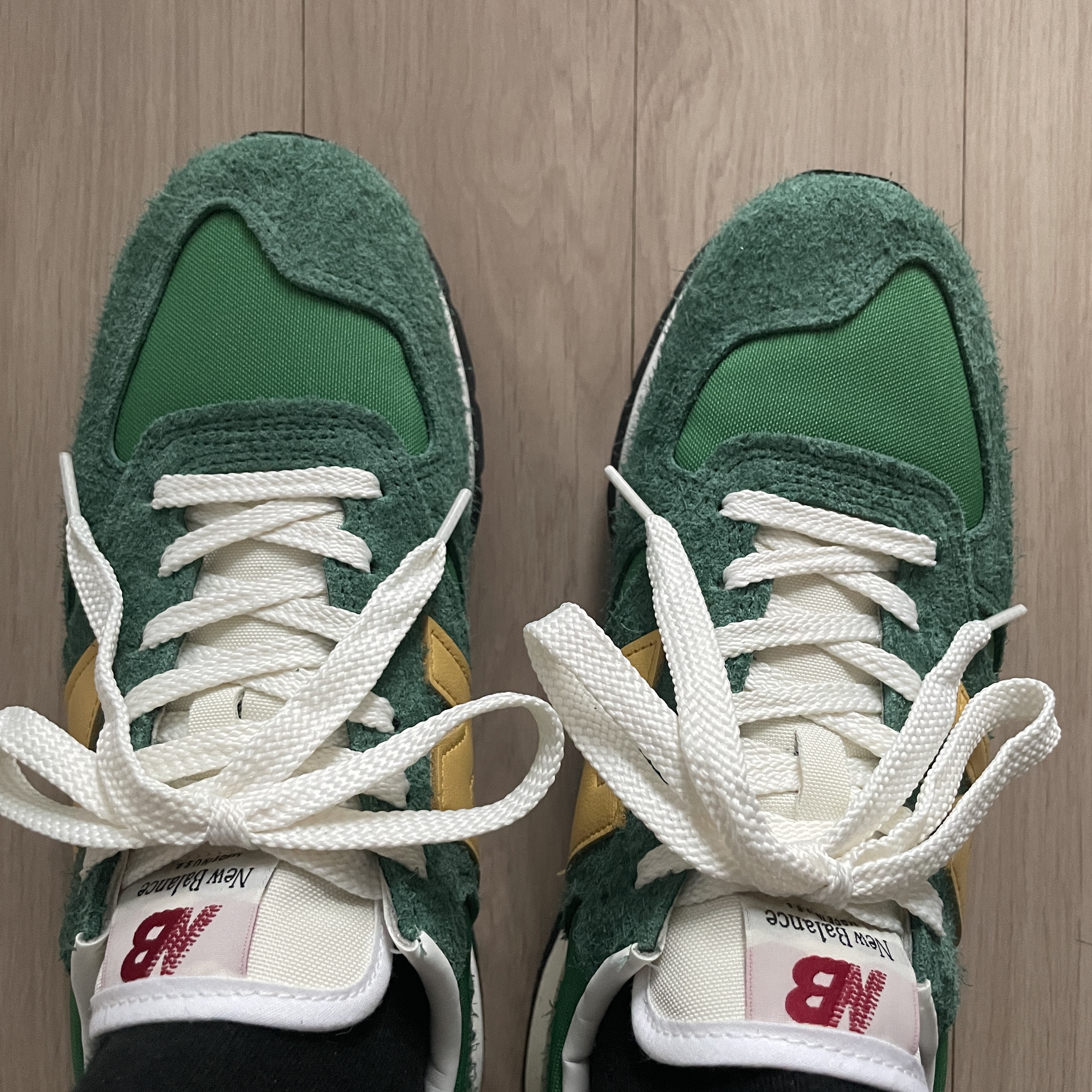 New Balance 990v1 Made in USA Green Gold 착용 스타일