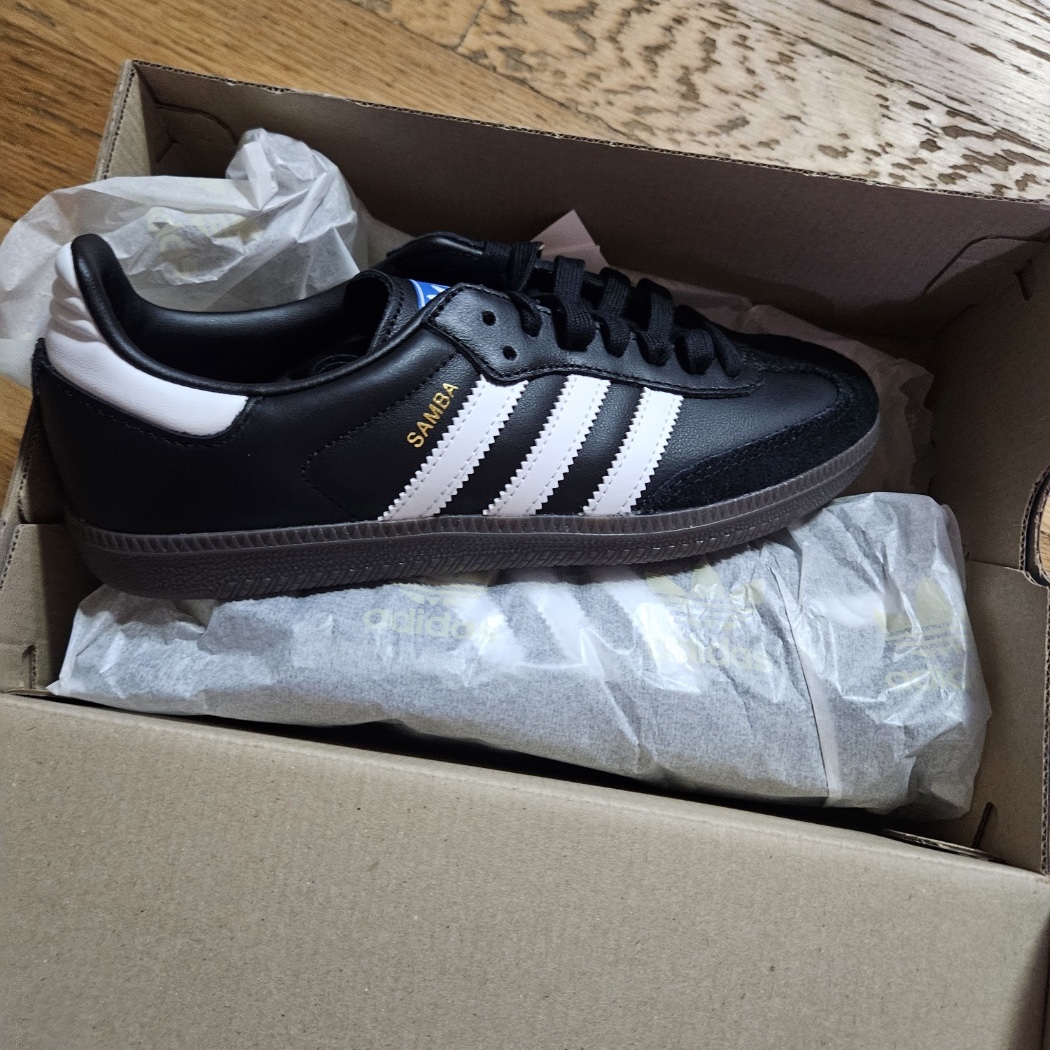 Adidas Samba OG Black White Gum 착용 스타일