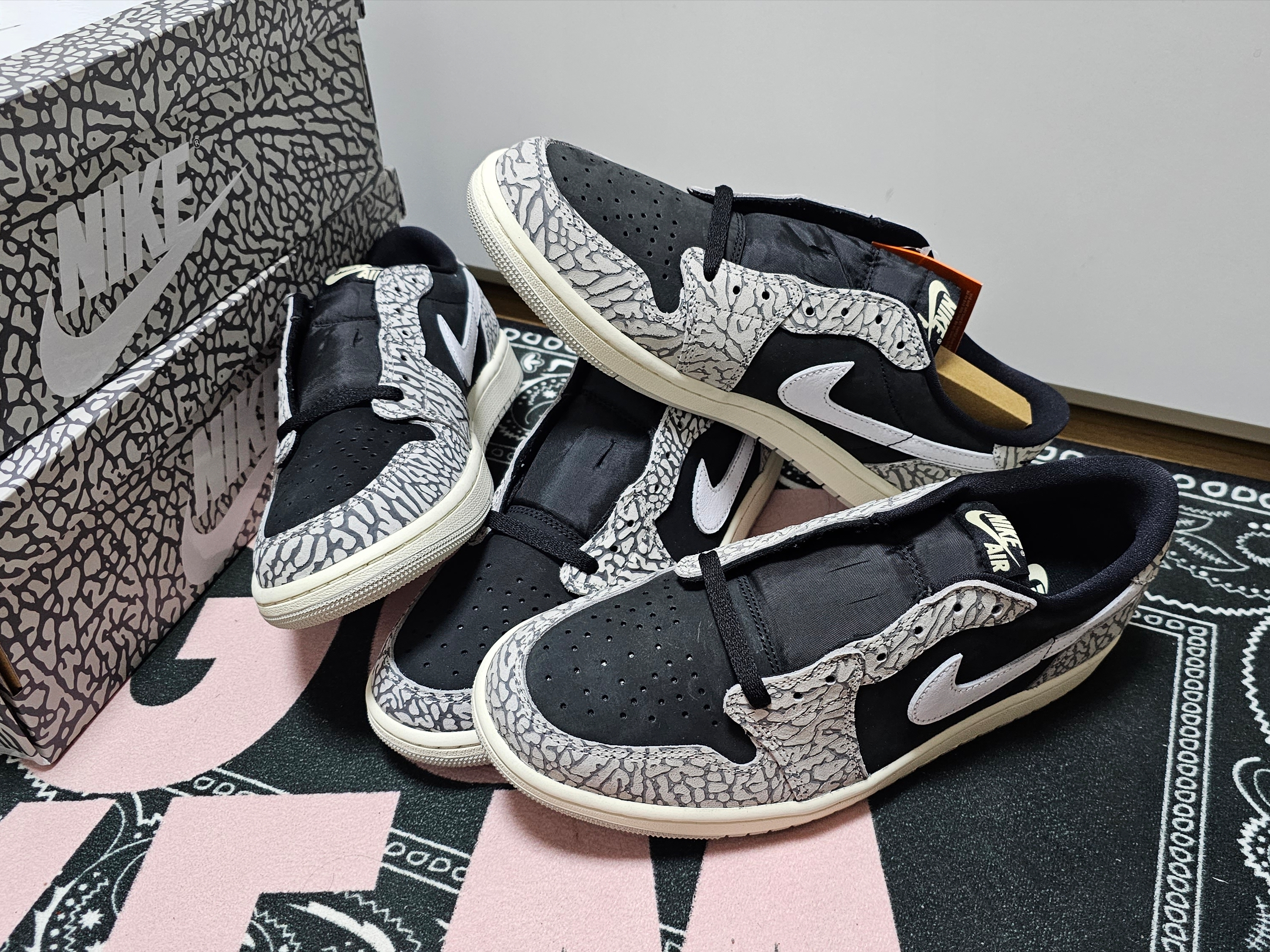 Jordan 1 Retro Low OG Black Cement 착용 스타일 - 1