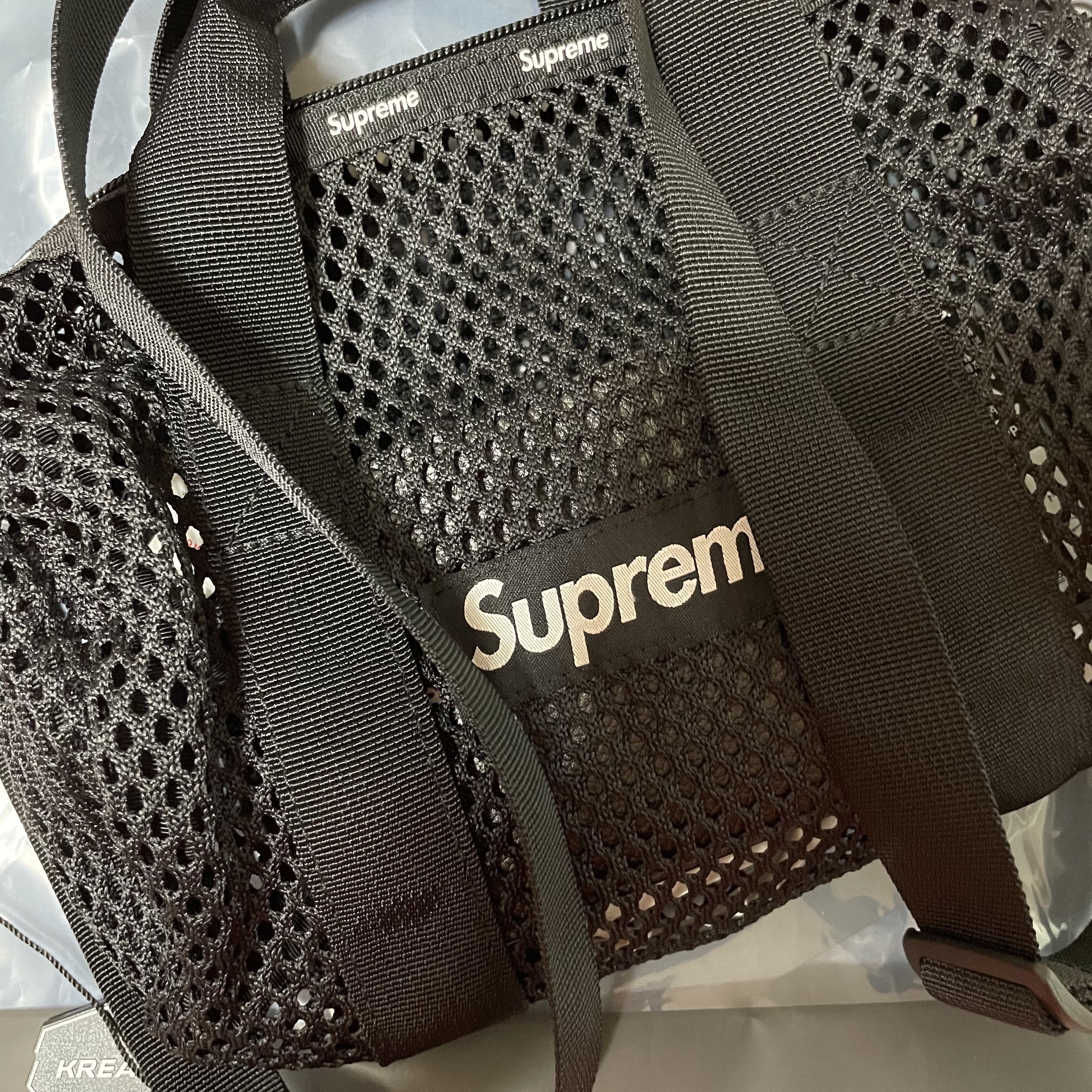 Supreme Mesh Mini Duffle Bag Black - 23SS 착용 스타일