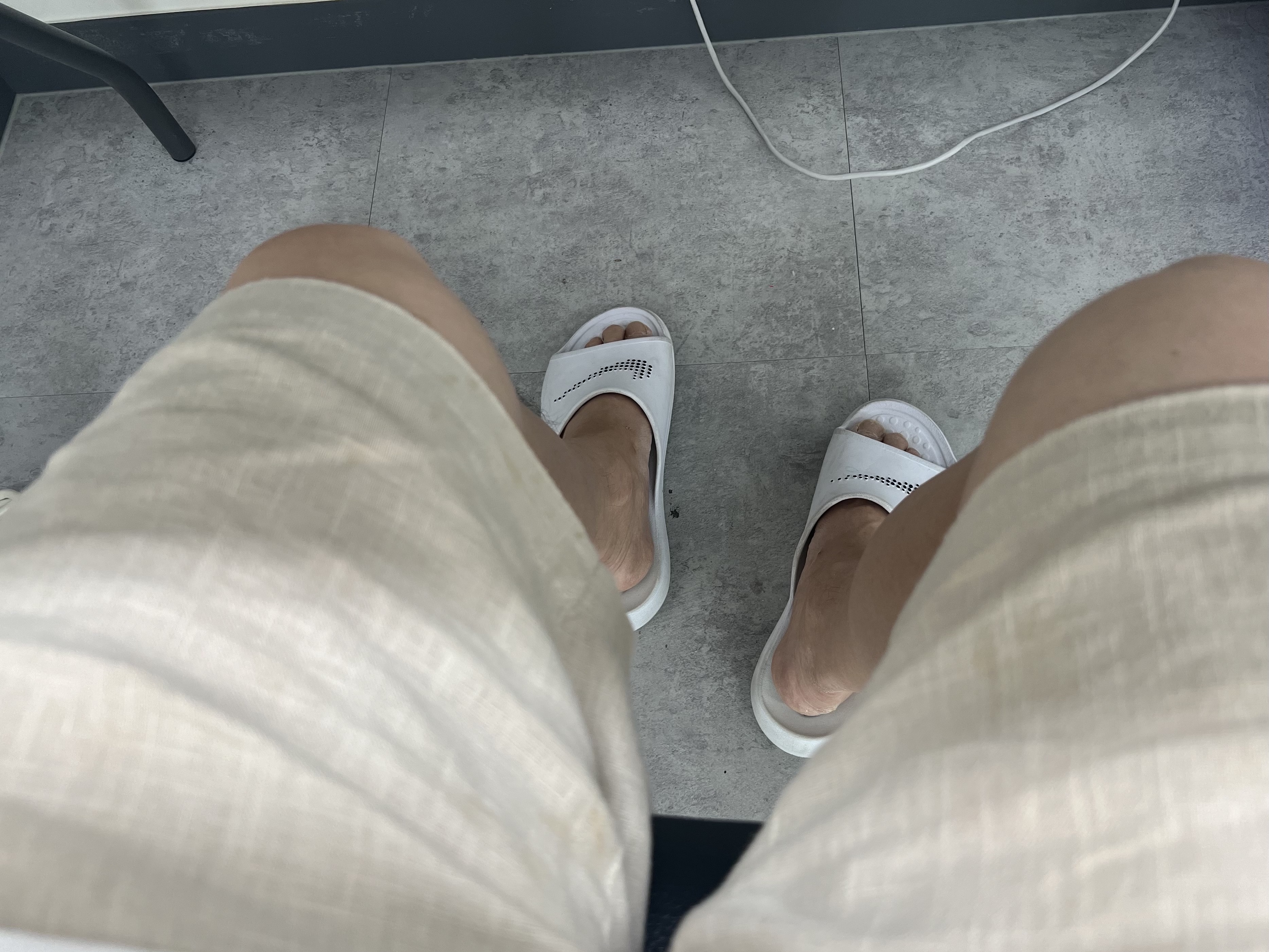 Nike Victori One Shower Slide White 착용 스타일