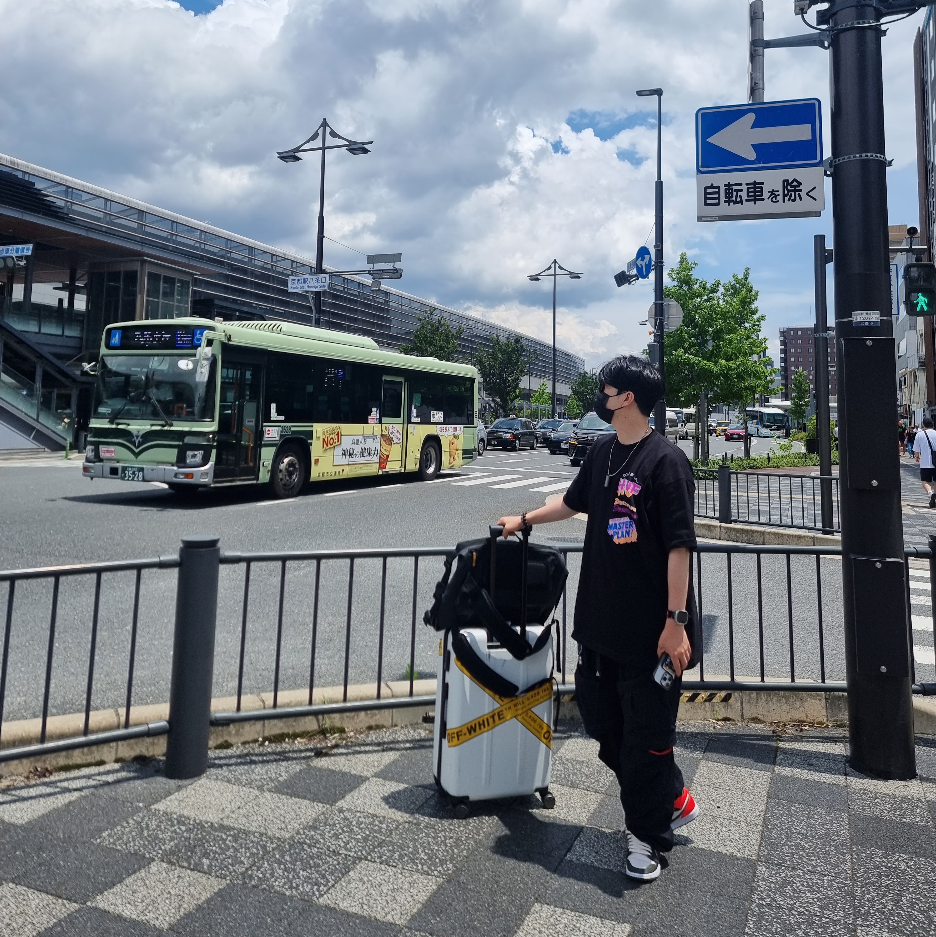 (W) Jordan 1 Mid SE Newsprint, Nike ACG Smith Summit Cargo Pants Black - Asia 착용 스타일