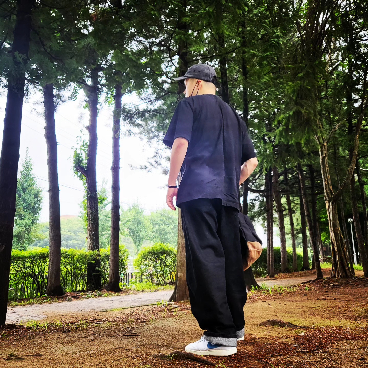 Supreme Denim Camp Cap Washed Black - 22FW, Supreme Webbing Keychain Red - 23SS 착용 스타일 - 2