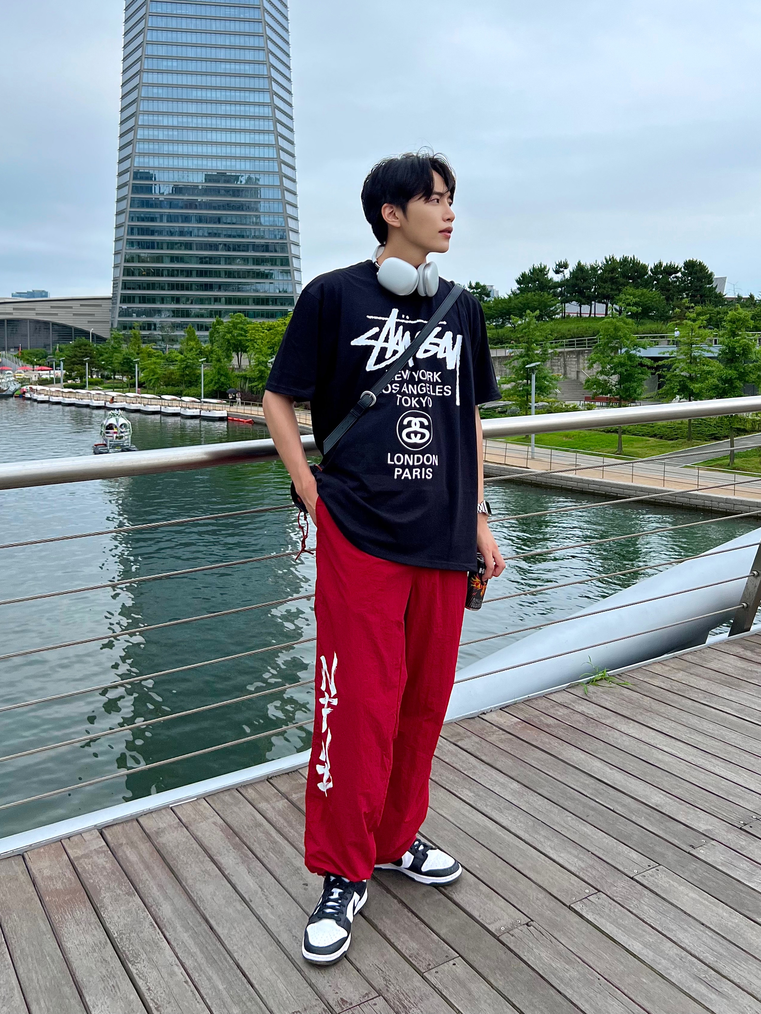 Stussy World Tour T-Shirt Black, Nike Dunk Low Retro Black 착용 스타일 - 4