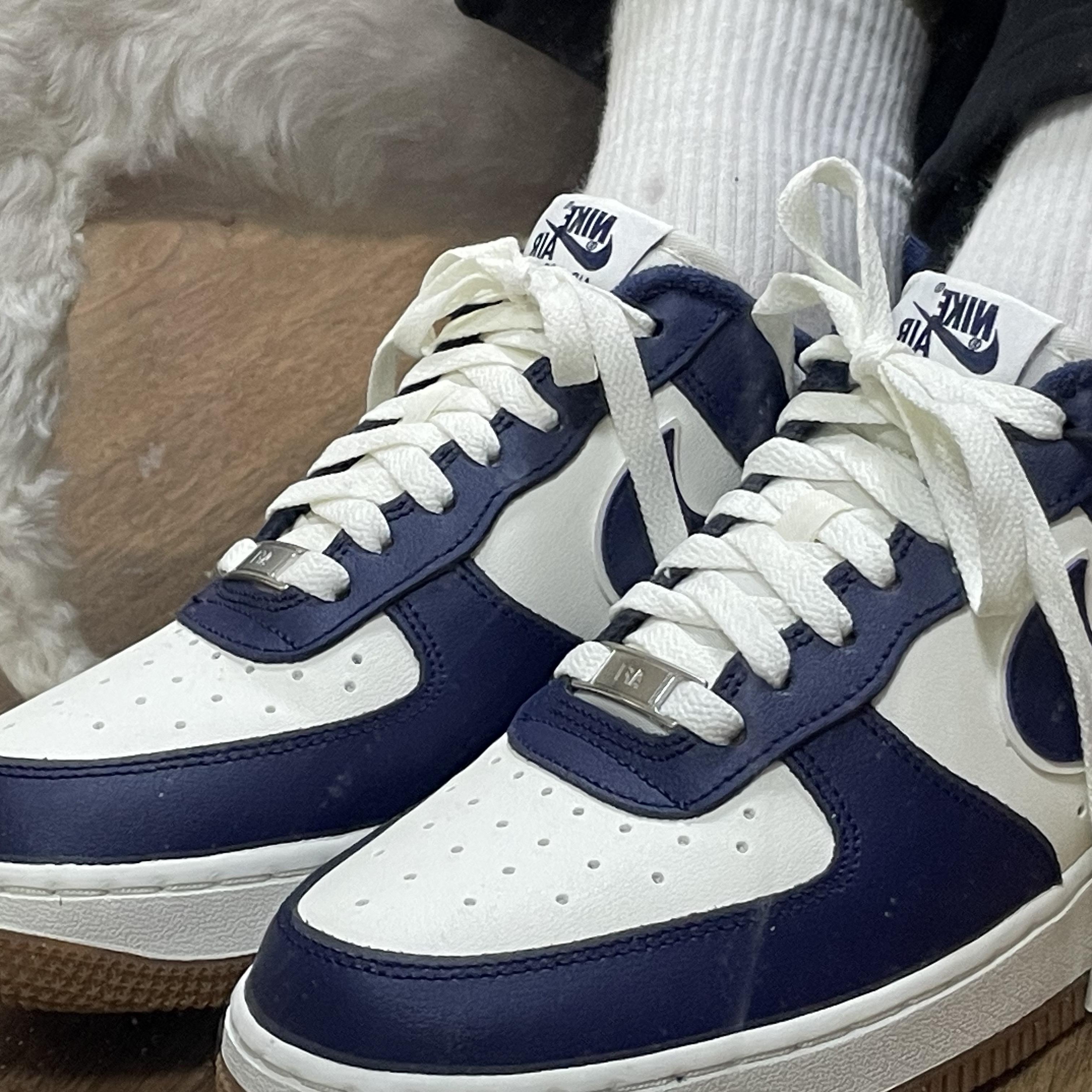 Nike Air Force 1 '07 LV8 Midnight Navy 착용 스타일 - 2