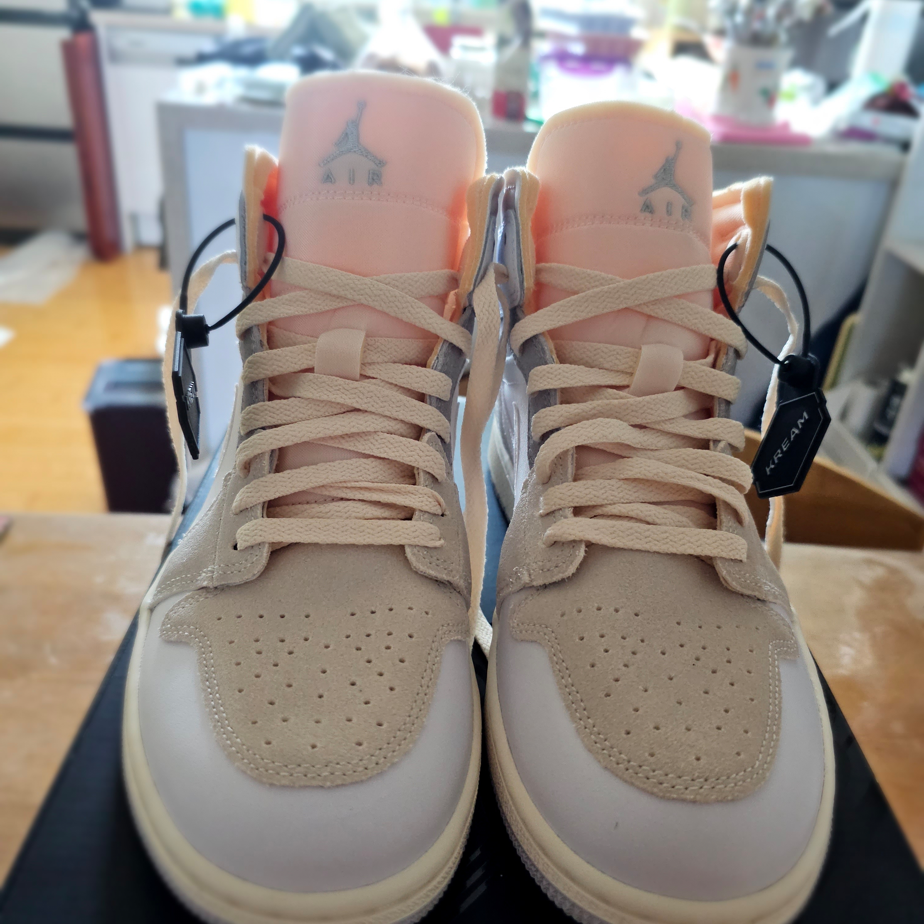 Jordan 1 Mid SE Craft White and Phantom 착용 스타일 - 1
