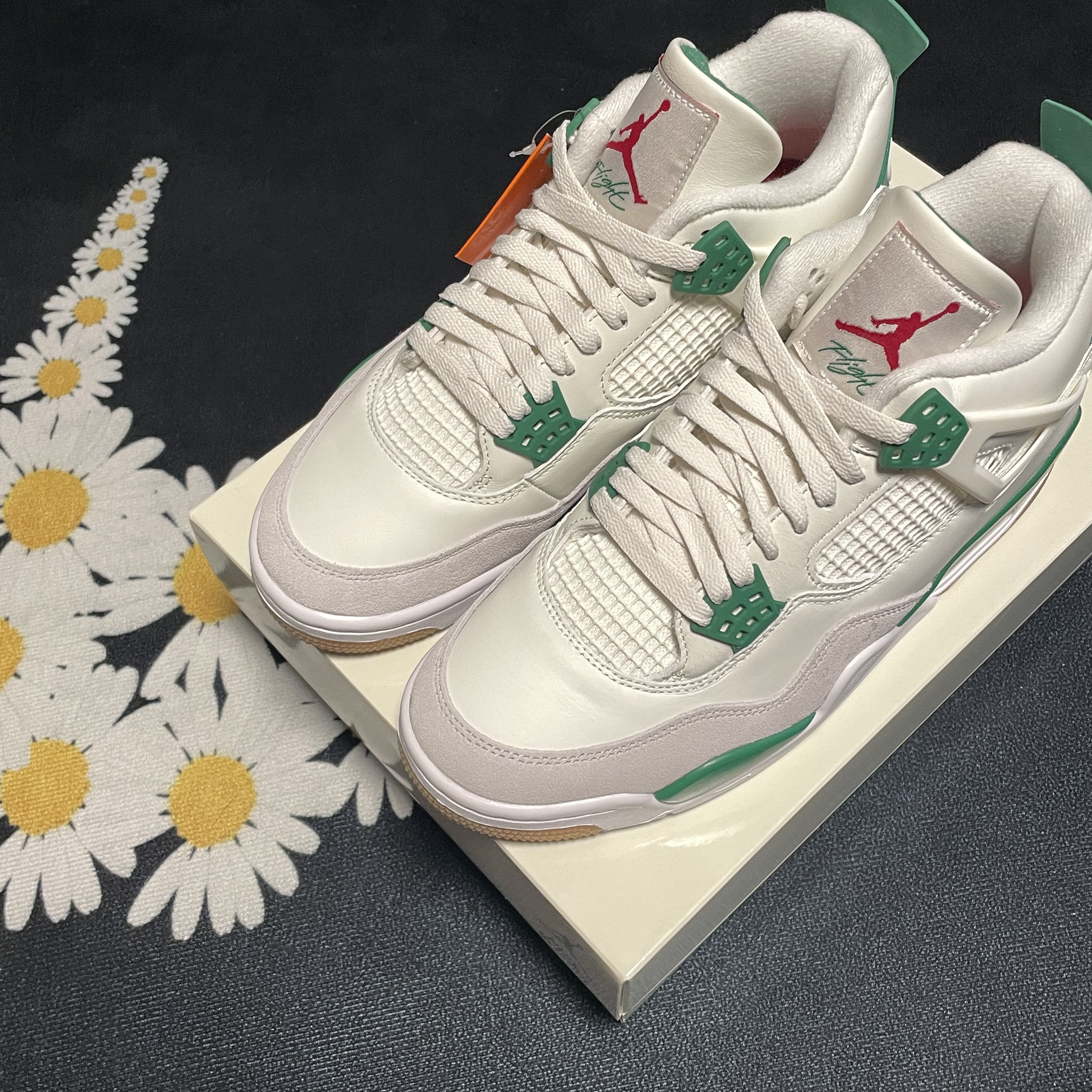 Jordan 4 x Nike SB Retro SP Pine Green 착용 스타일 - 1