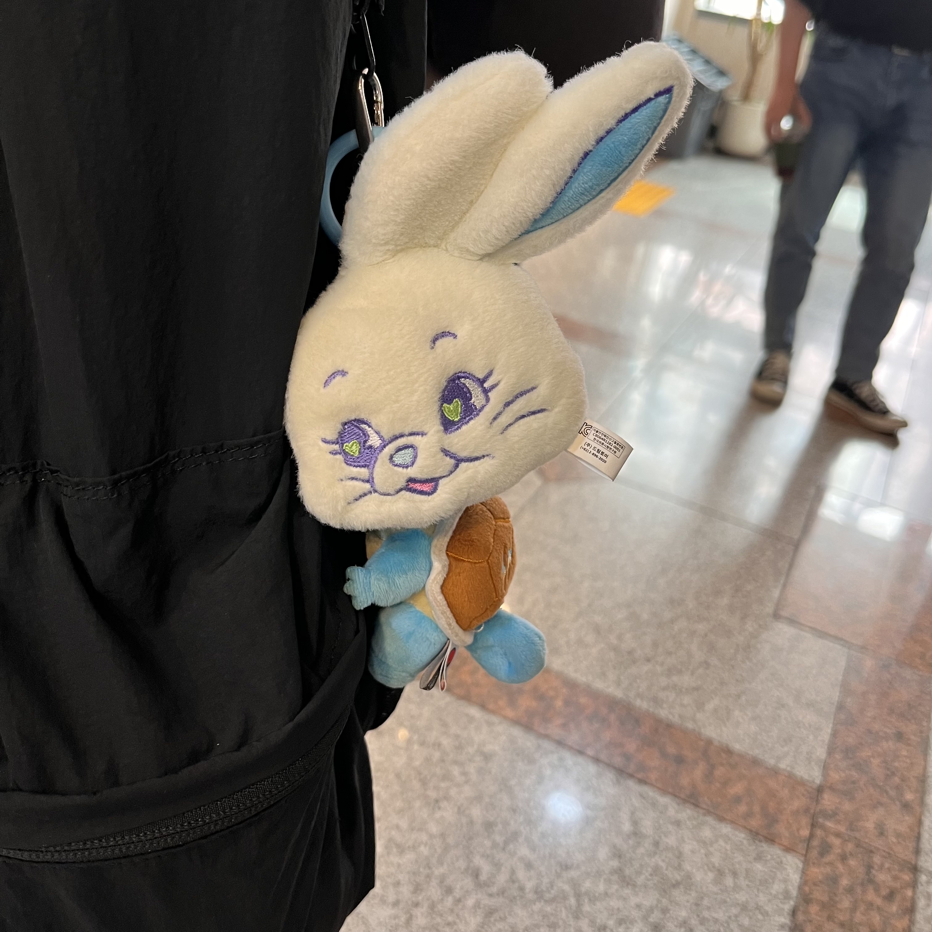 Fragment x Pokemon INN Thunderbolt Project TBP Mascot Key Ring Hitokage Black 착용 스타일