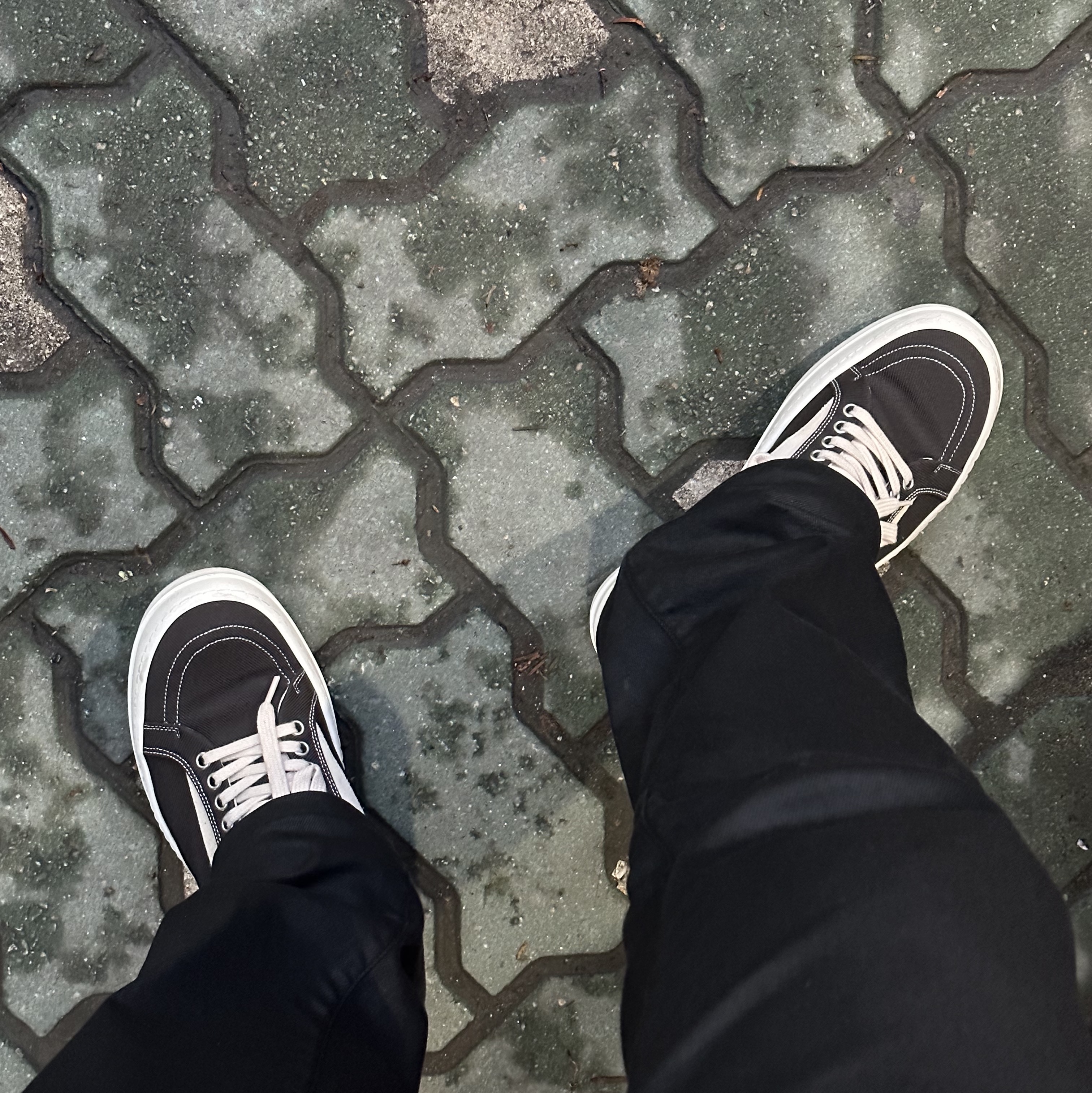 Rick Owens Drkshdw Suede Vintage Sneakers Dark Dust Pearl Milk White 착용 스타일