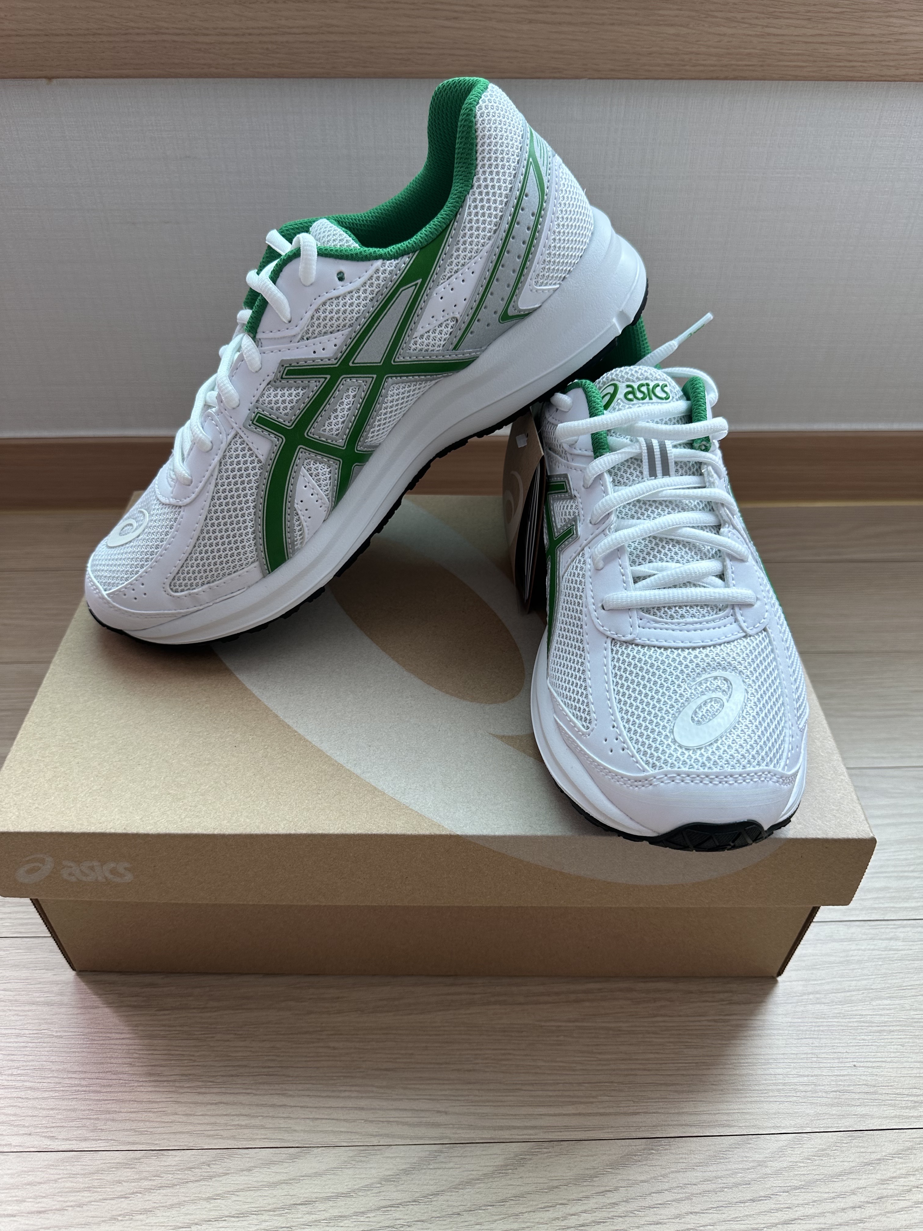 Asics Jog 100 S White Green - 2E Wide 착용 스타일 - 1