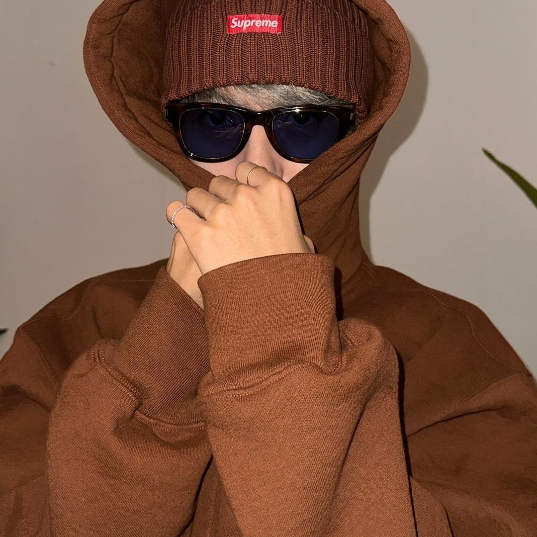 Supreme Overdyed Beanie Brown - 22SS, Supreme Small Box Drawcord Zip Up Hooded Sweatshirt Brown - 22FW 착용 스타일 - 2