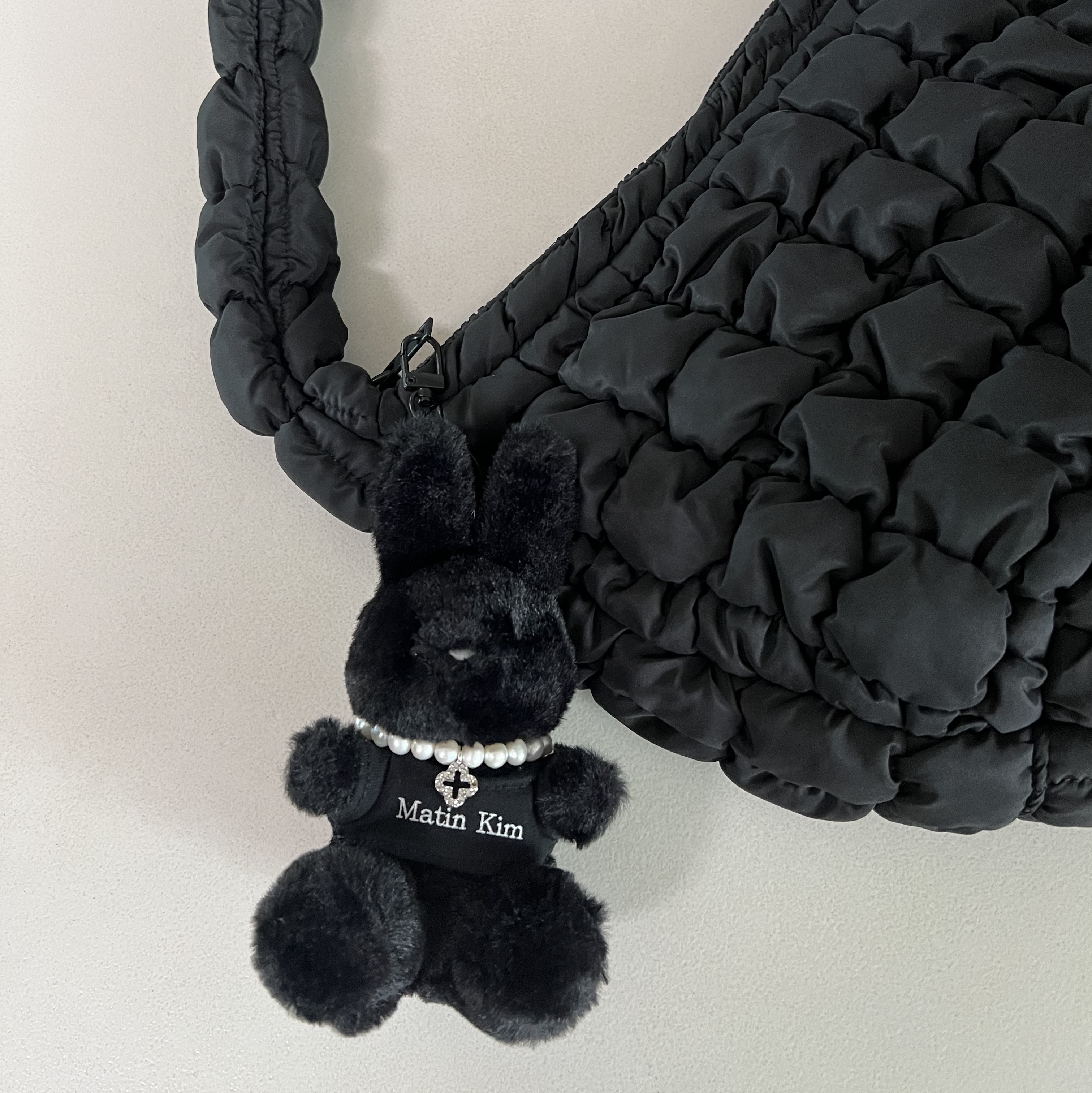 Matin Kim Black Bunny Toy Keyring Black, COS Quilted Mini Bag Black 착용 스타일