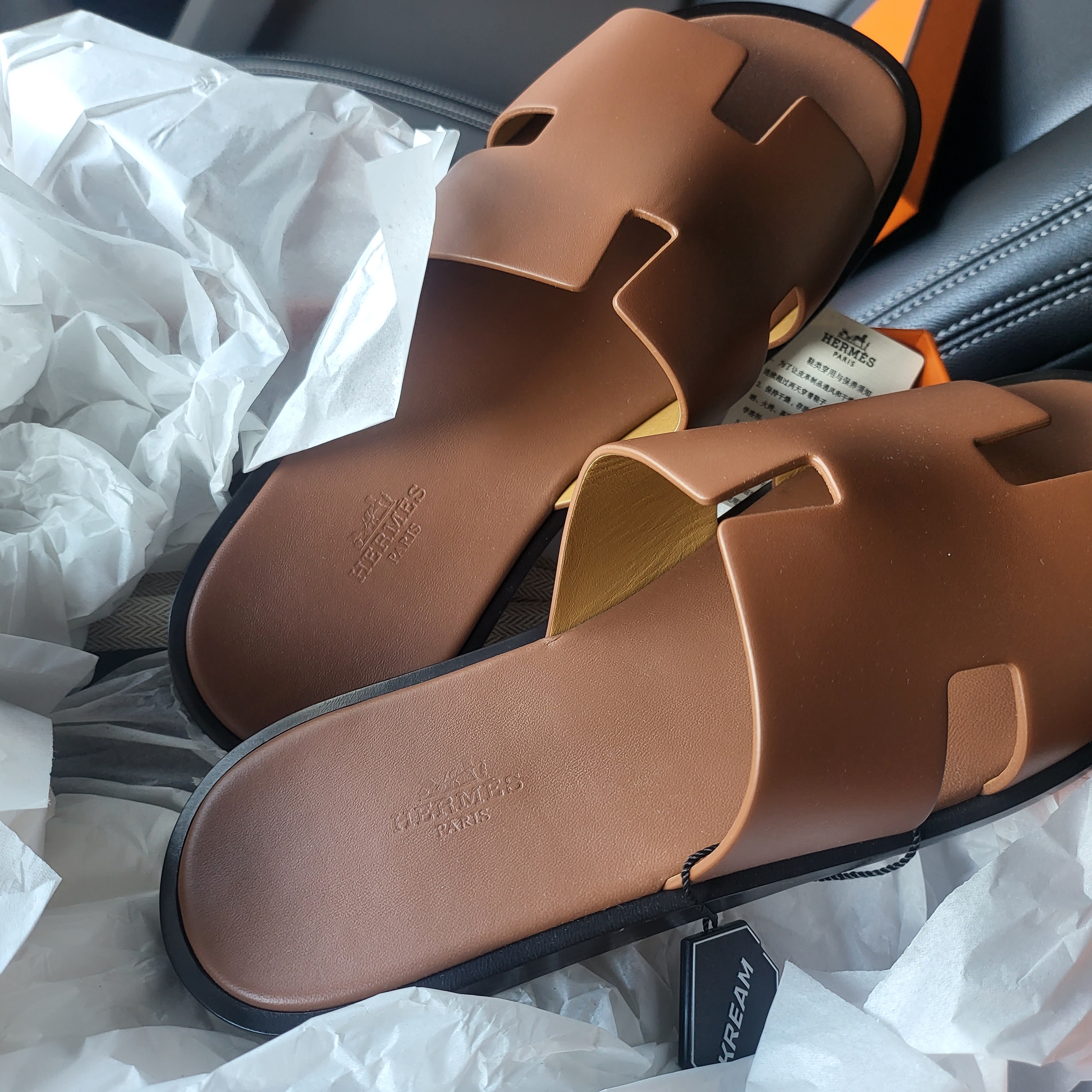 Hermes Izmir Sandal Calfskin & Gold 착용 스타일