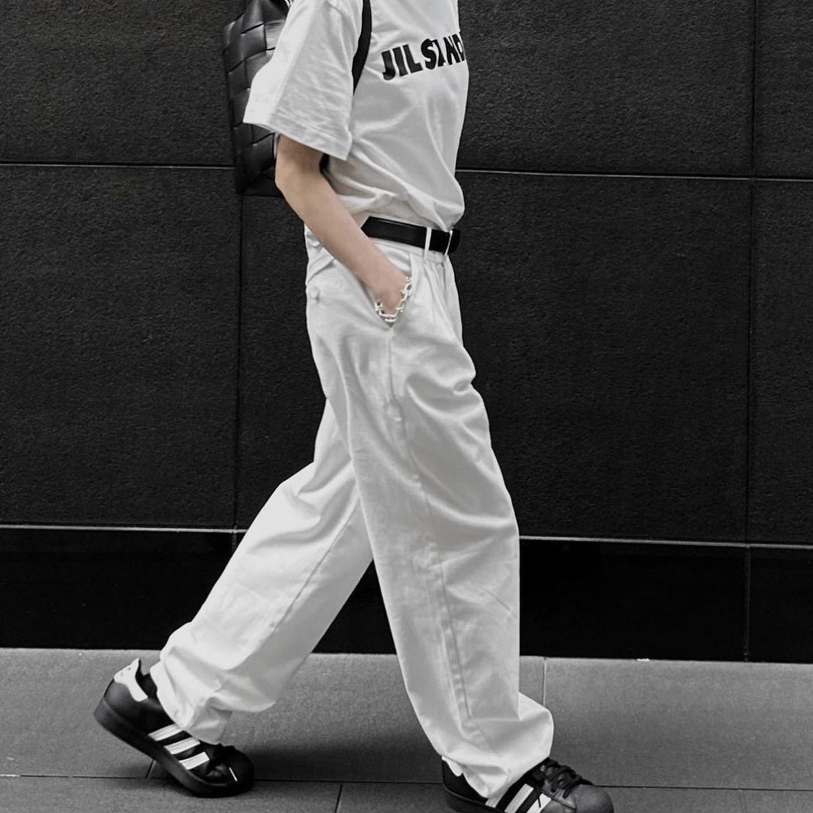 Adidas Superstar Core Black White, (W) Jil Sander Logo T-Shirt Natural - 22FW 착용 스타일