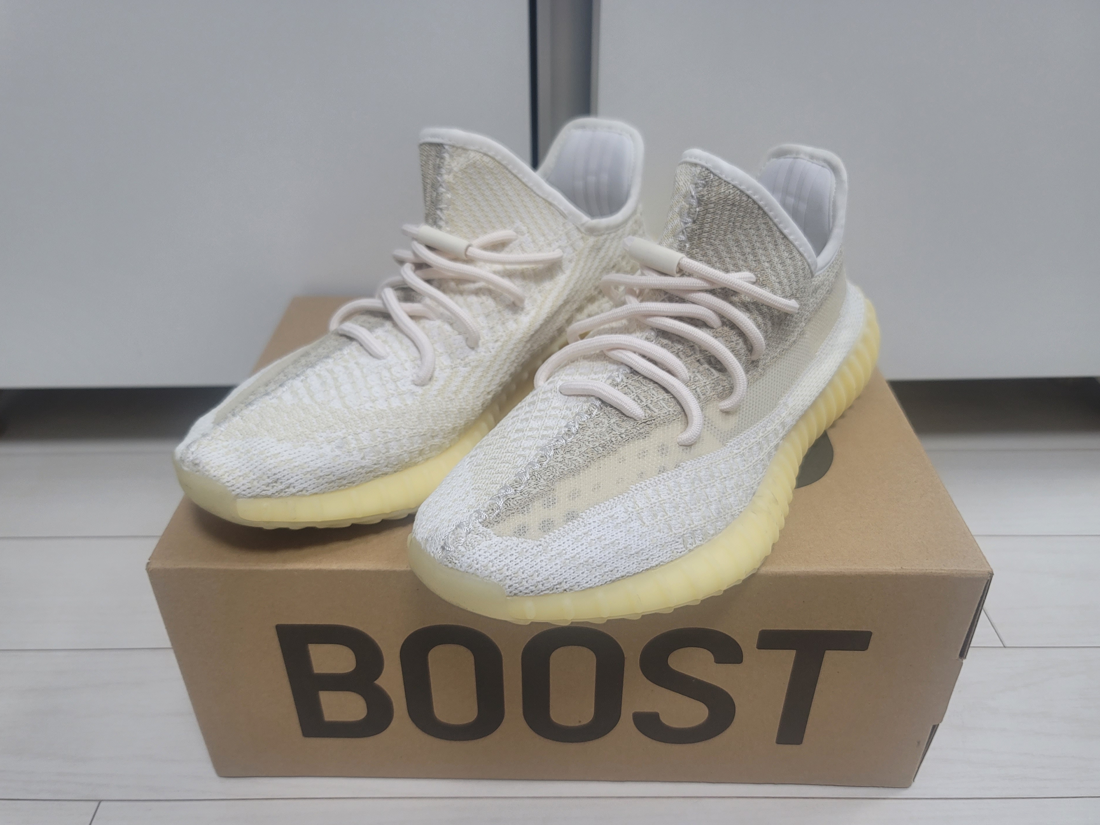 Adidas Yeezy Boost 350 V2 Natural 착용 스타일