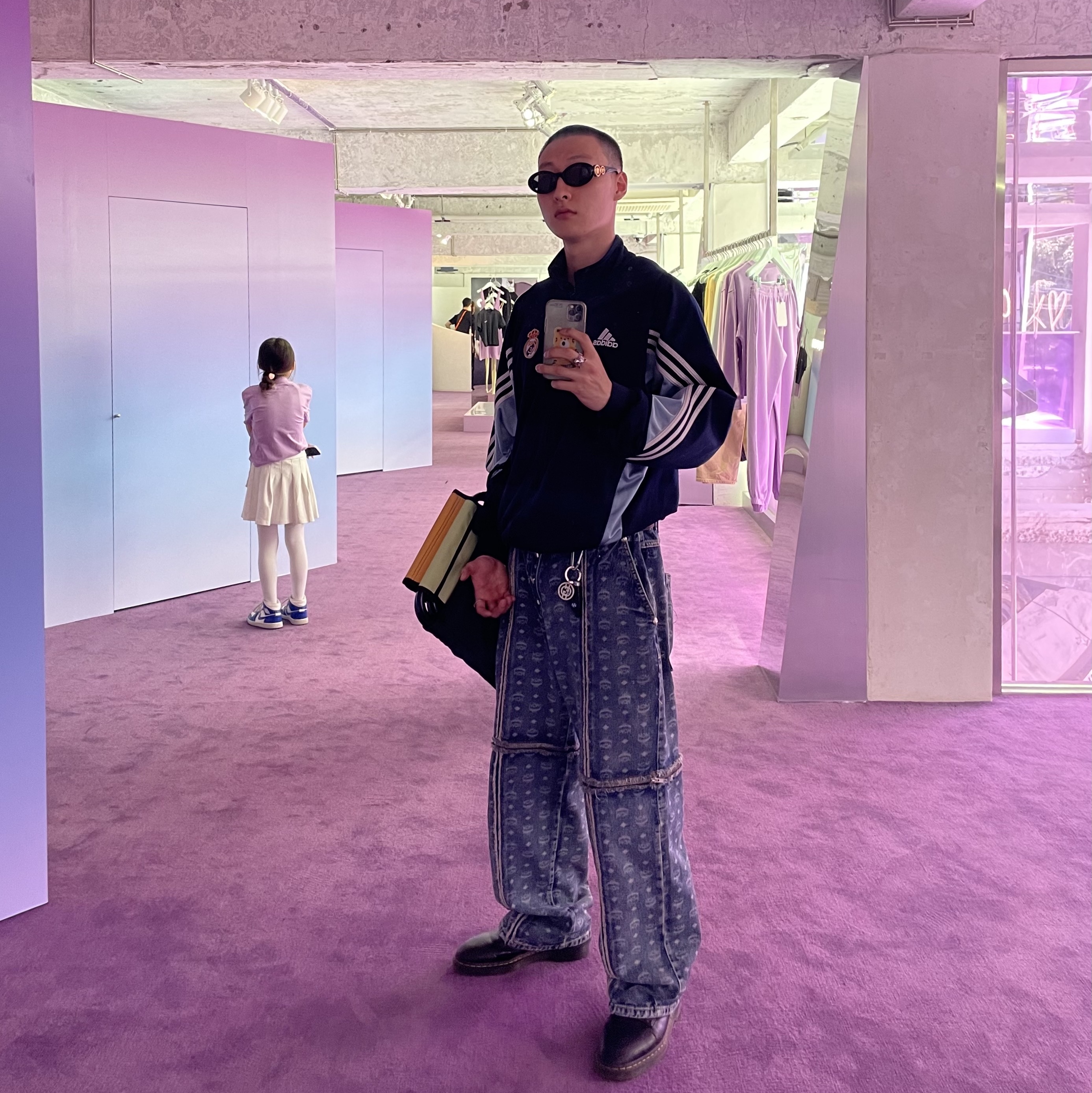 Thug Club x MCM Zip Denim Pants Blue 착용 스타일 - 1