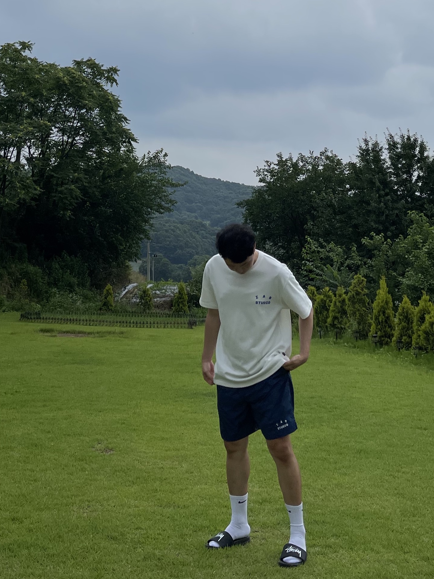 IAB Studio Woven Shorts Navy - The Hyundai Seoul Exclusive, IAB Studio 10th Anniversary T-Shirt White 착용 스타일