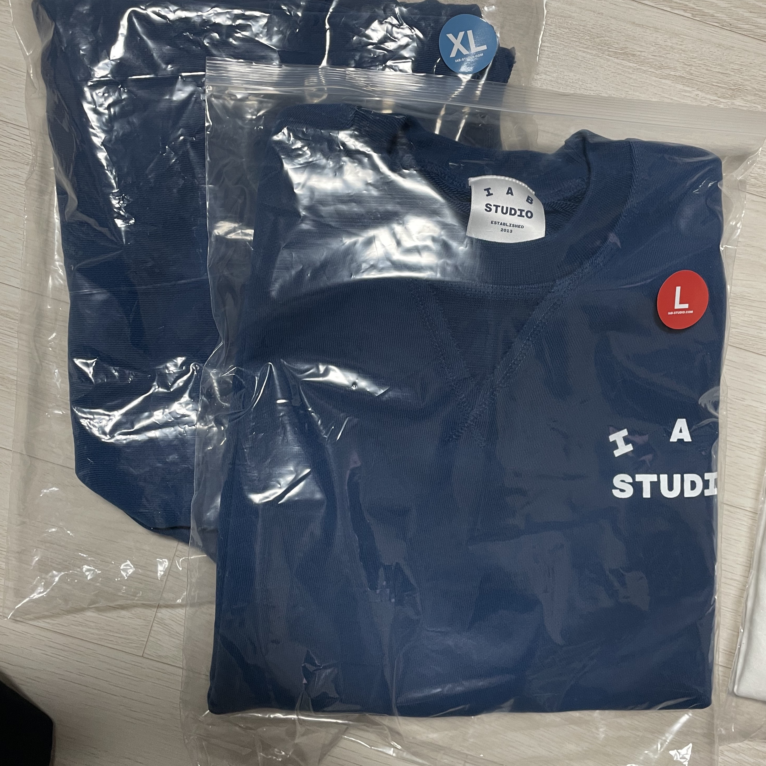 IAB Studio Heavy Short Sleeve Sweatshirt Navy - 23FW, IAB Studio Heavy Sweatshorts Navy - 23FW 착용 스타일