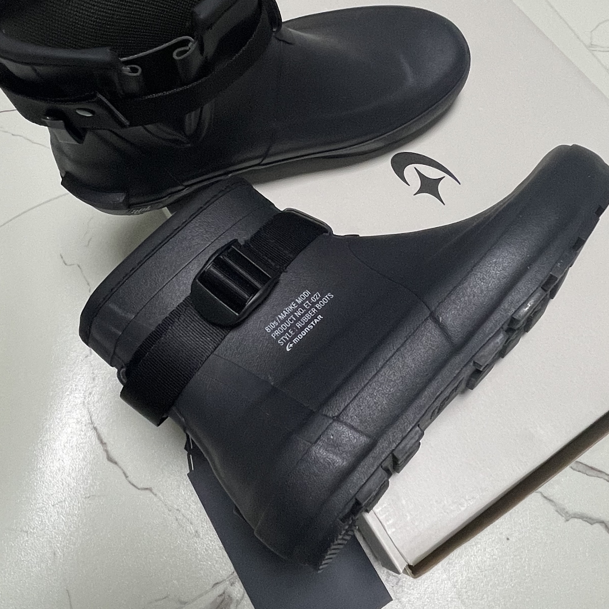 Moonstar 810s ET027 Marke Modi Charcoal 착용 스타일 - 2