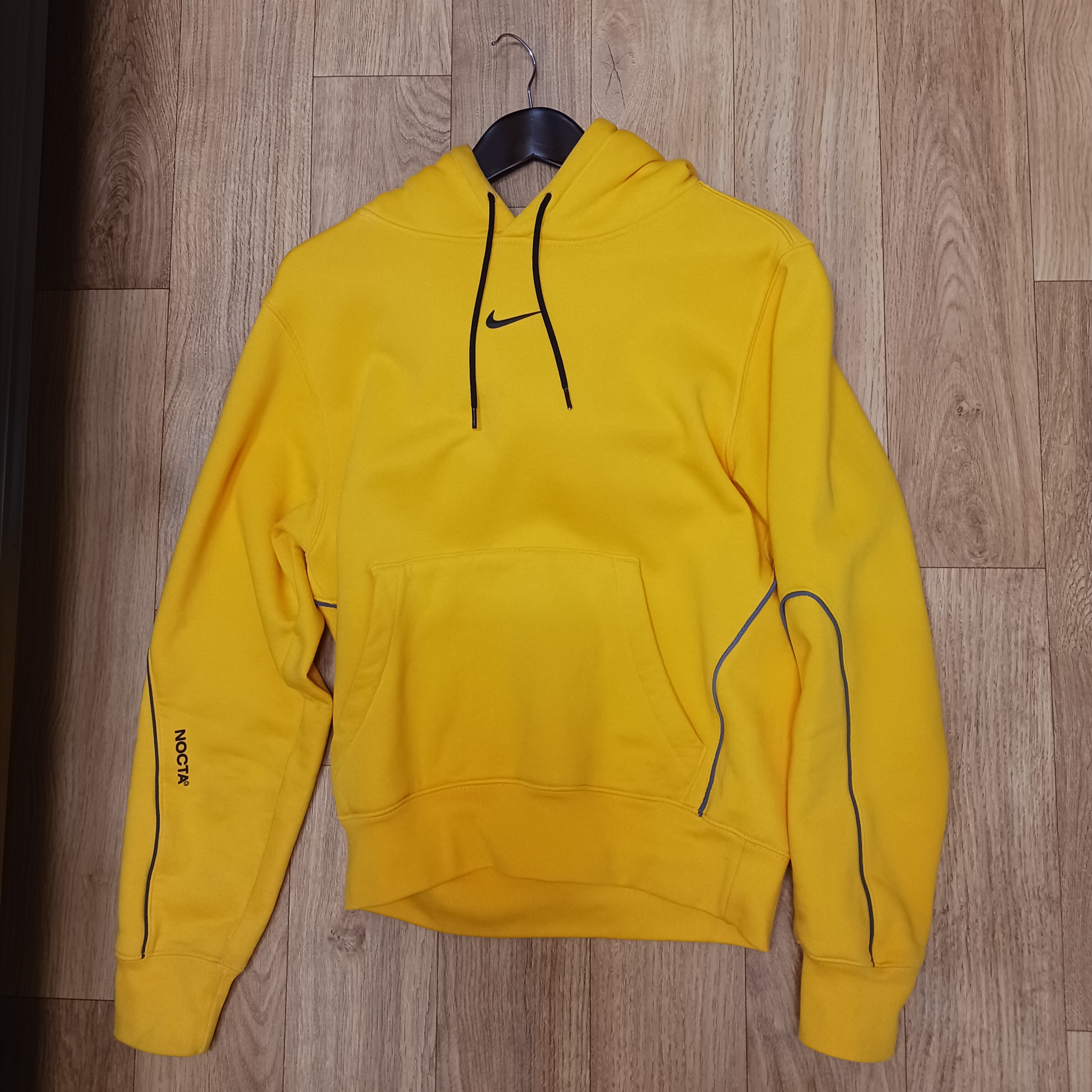 Nike x Drake Nocta Essential Hoodie University Gold - Asia 착용 스타일