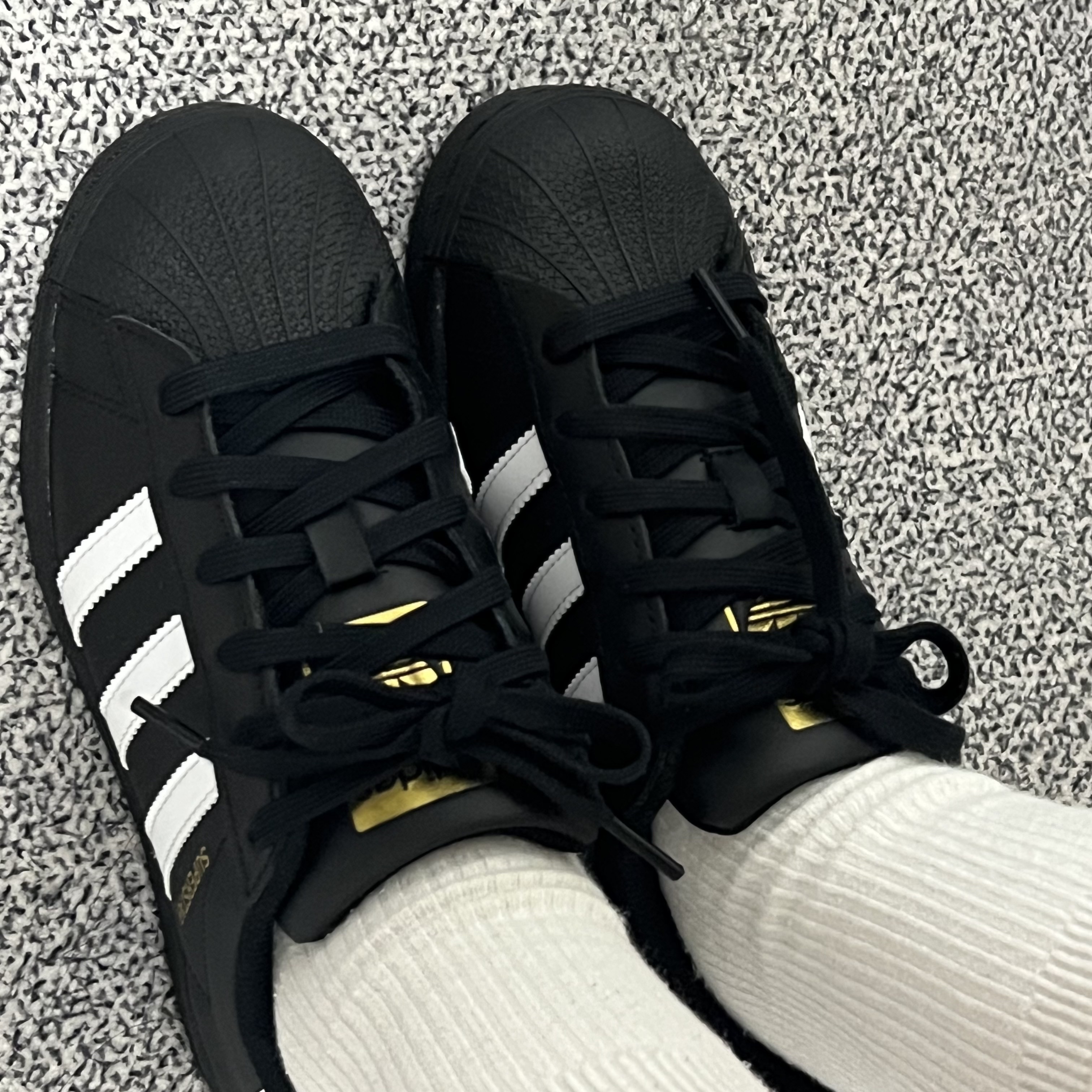 (J) Adidas Superstar Black White 착용 스타일 - 1