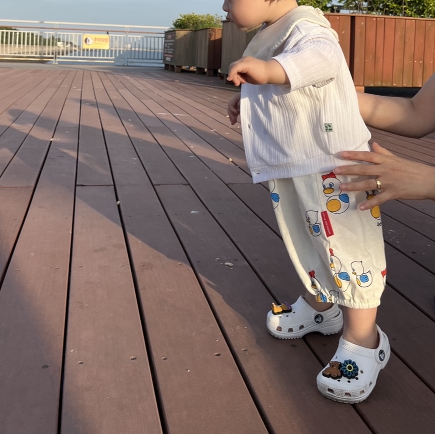 (Kids) Crocs Classic Clog White 착용 스타일