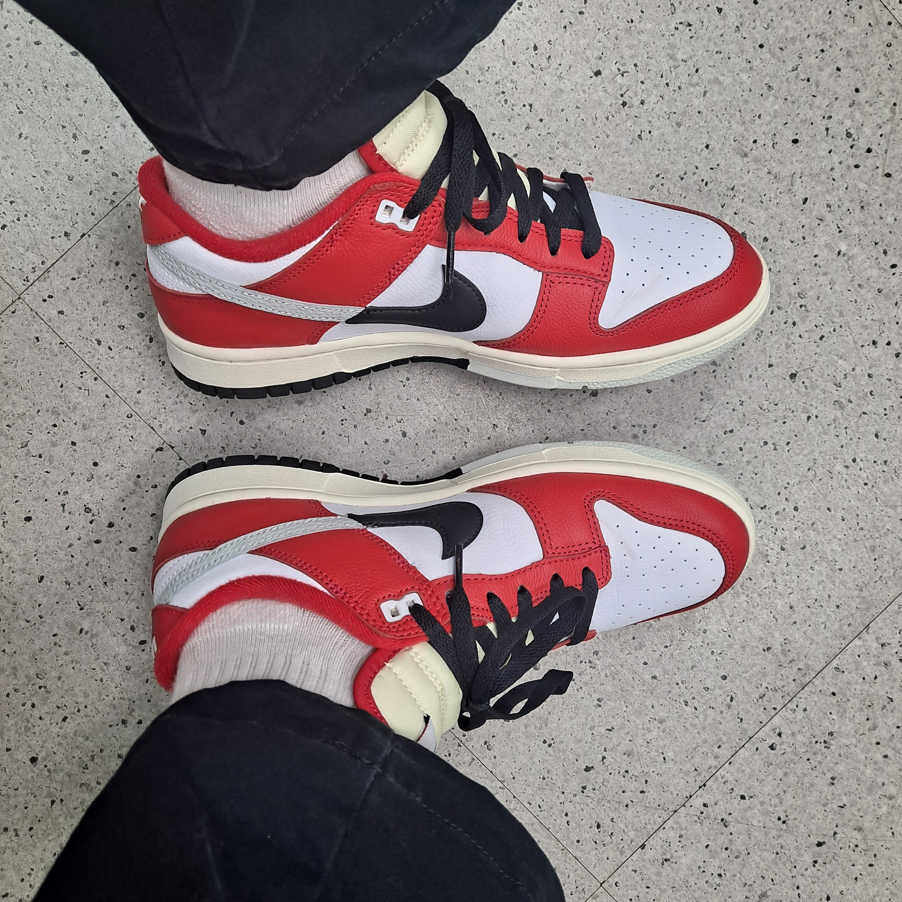 Nike Dunk Low Retro PRM University Red Black 착용 스타일