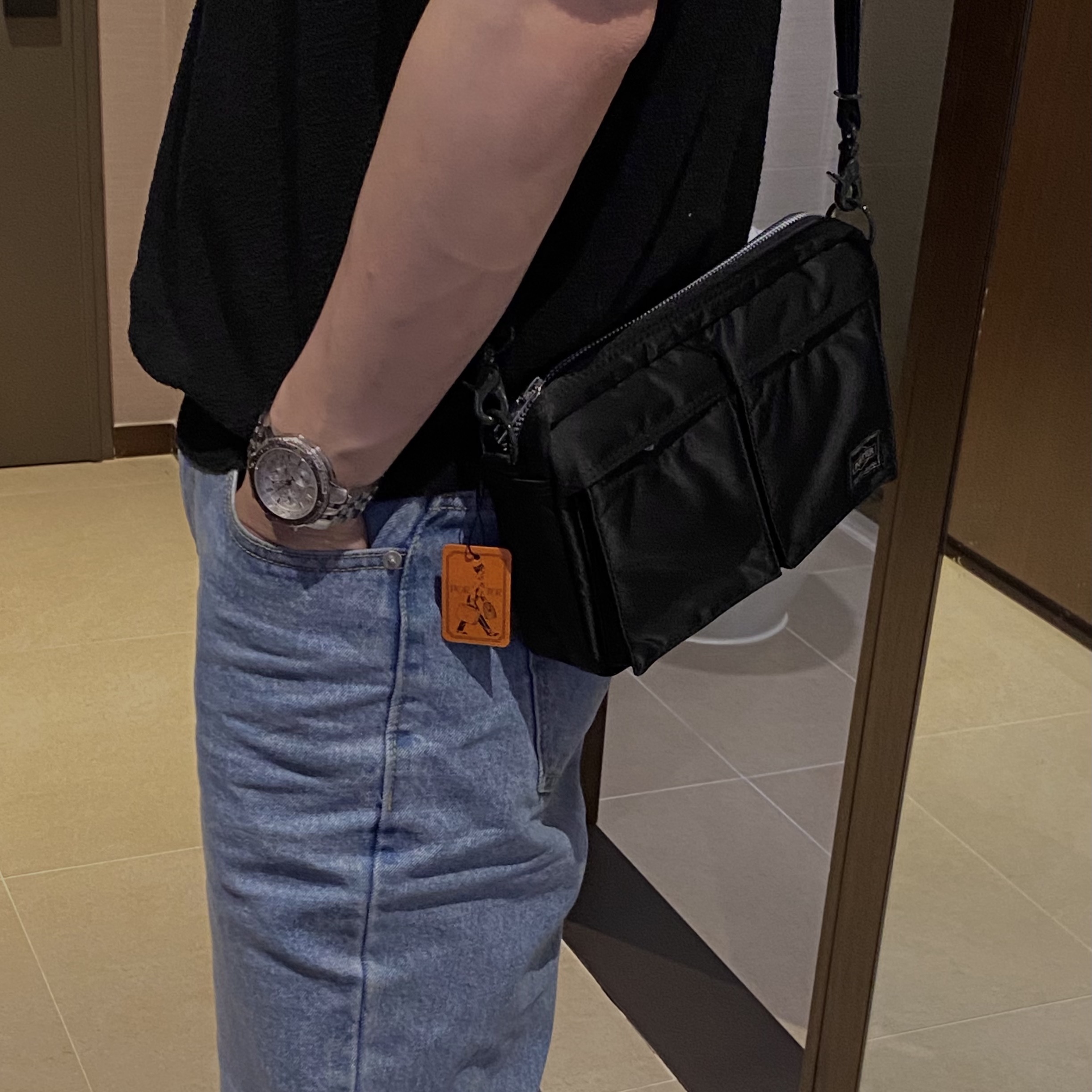 Porter Tanker Shoulder Bag Black 착용 스타일 - 1