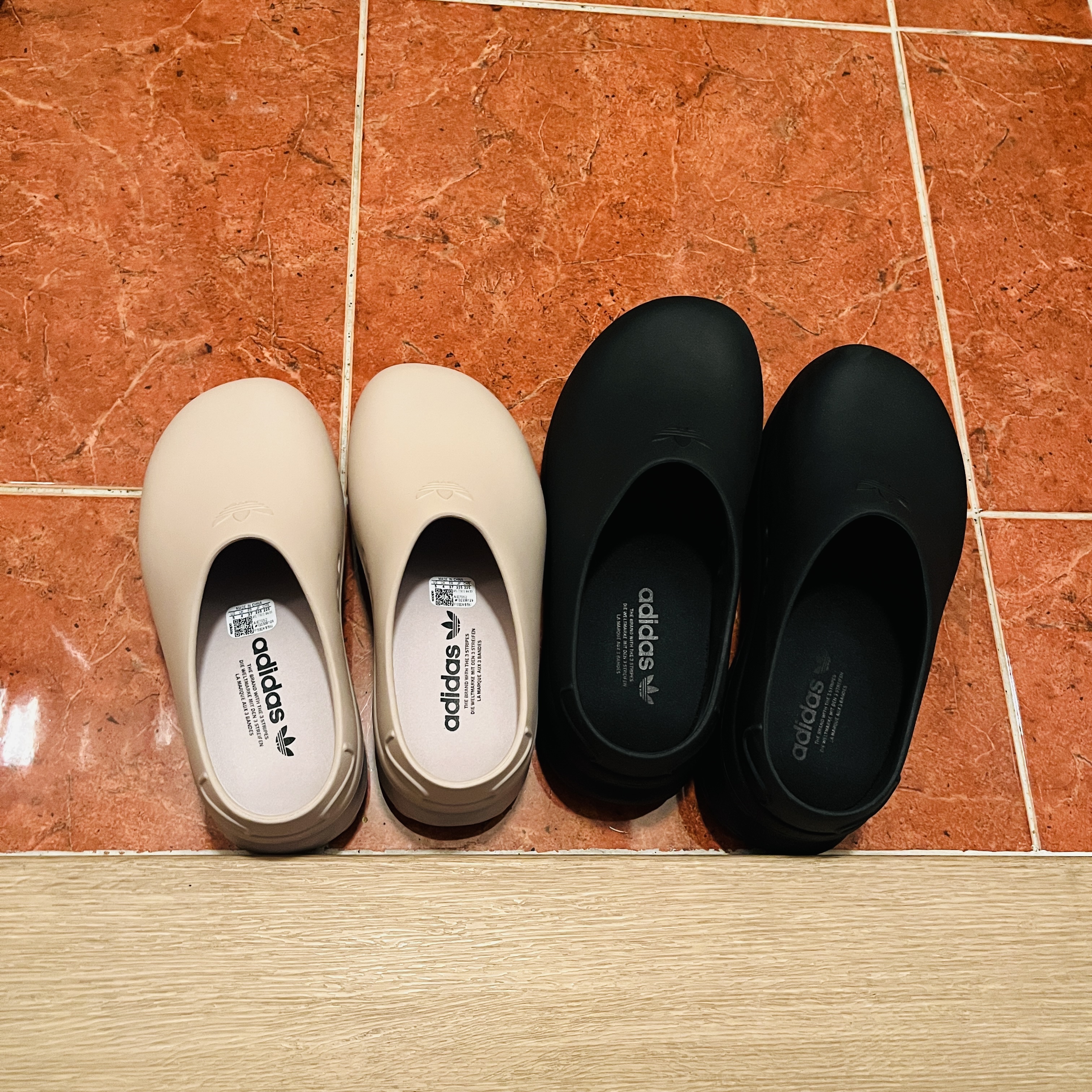 (W) Adidas Adifom Stan Smith Mule Wonder Taupe, (W) Adidas Adifom Stan Smith Mule Core Black 착용 스타일