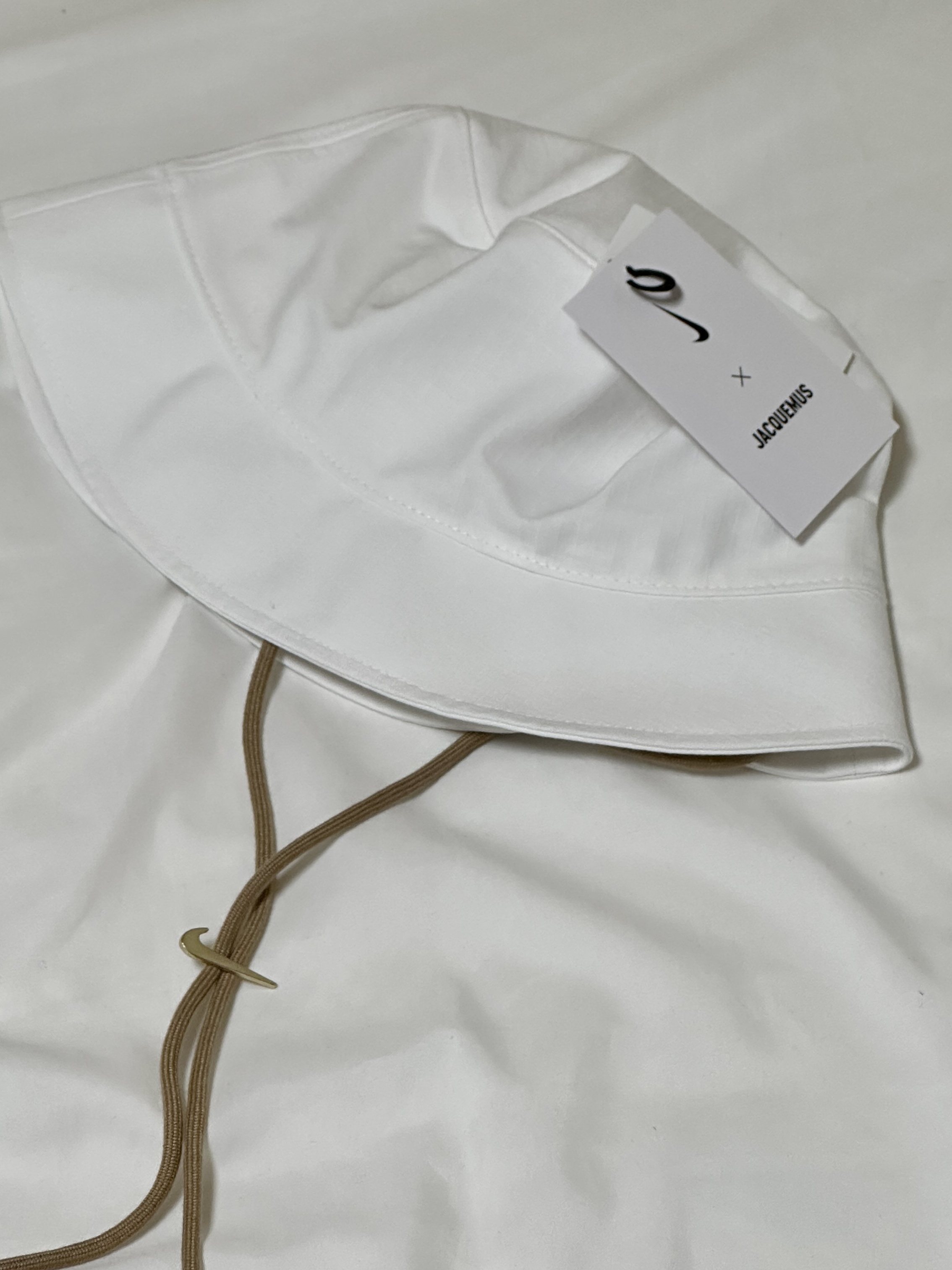 Nike x Jacquemus Bucket Hat White 착용 스타일