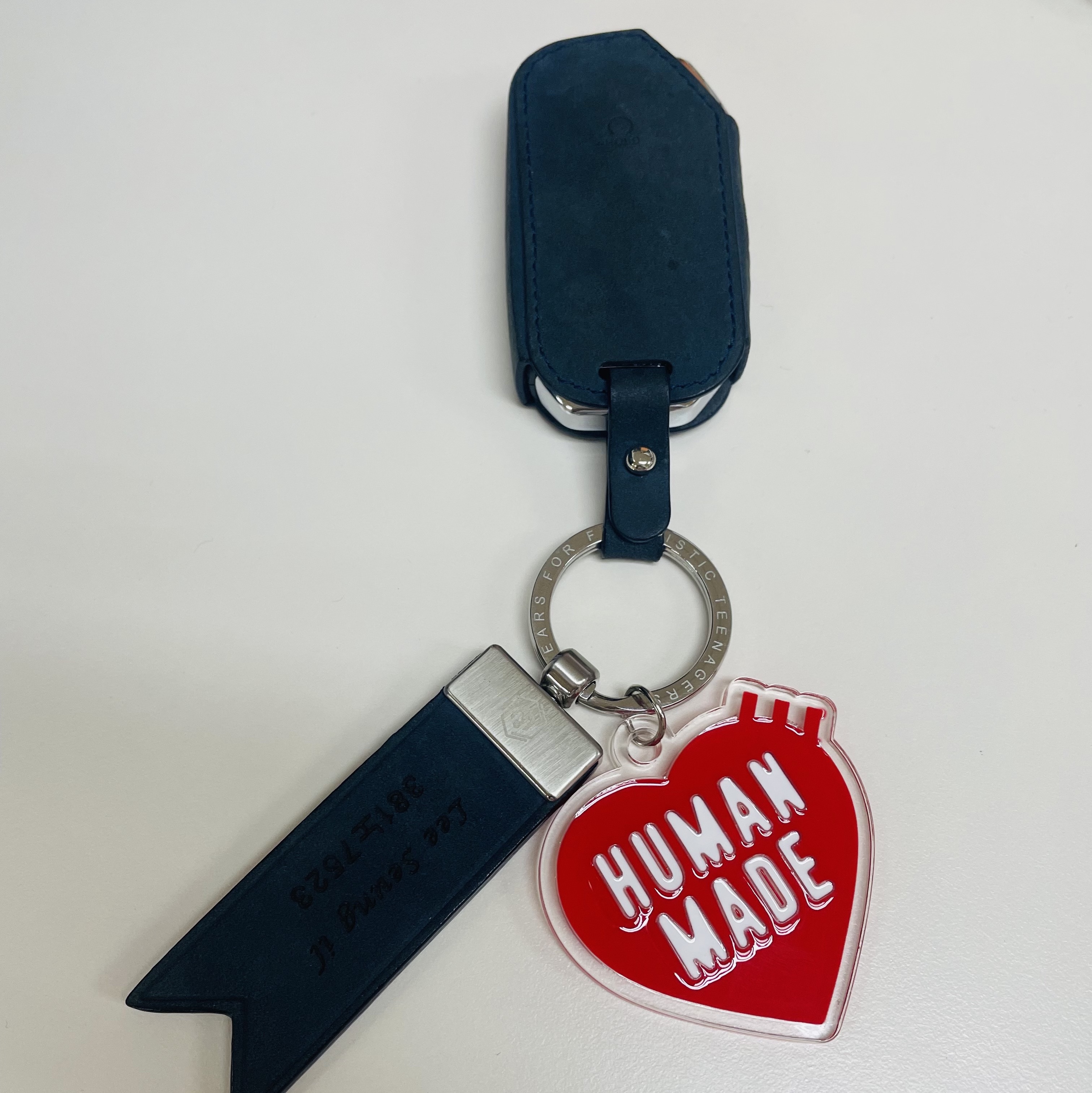 Human Made Heart Keyring Red 착용 스타일